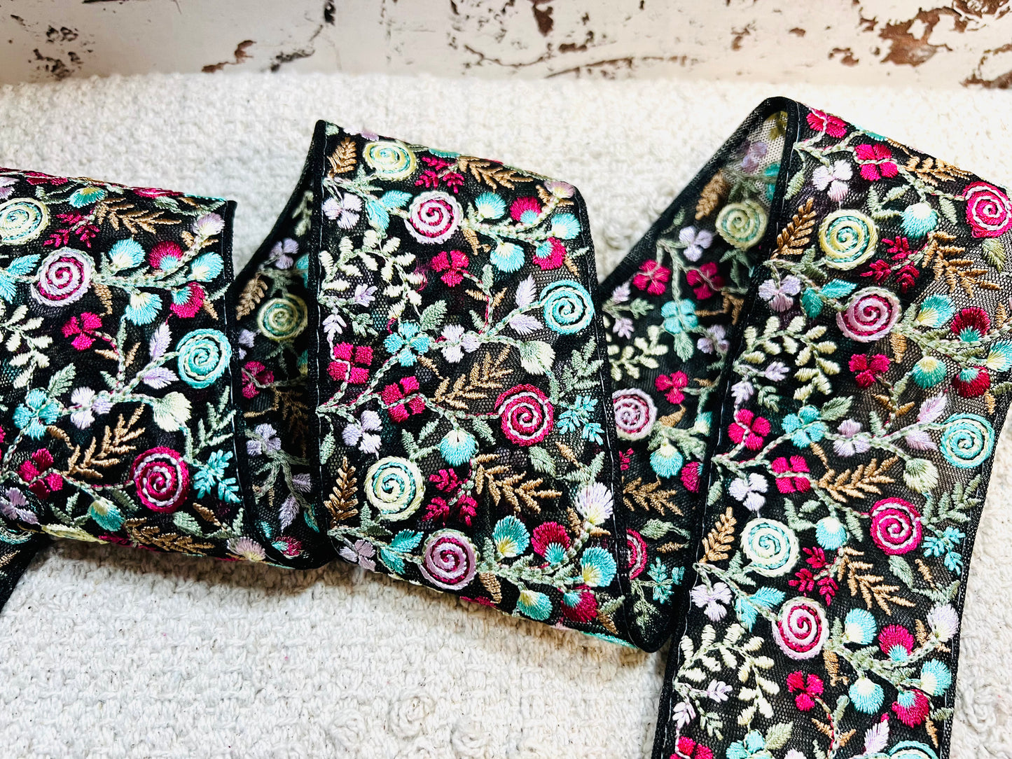 Galon brodé floral organza (Noir)