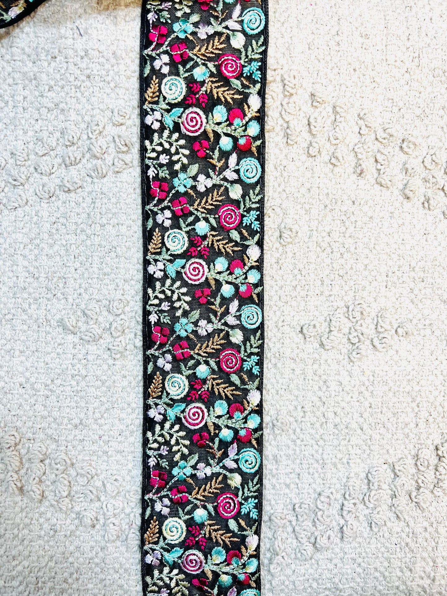 Galon brodé floral organza (Noir)