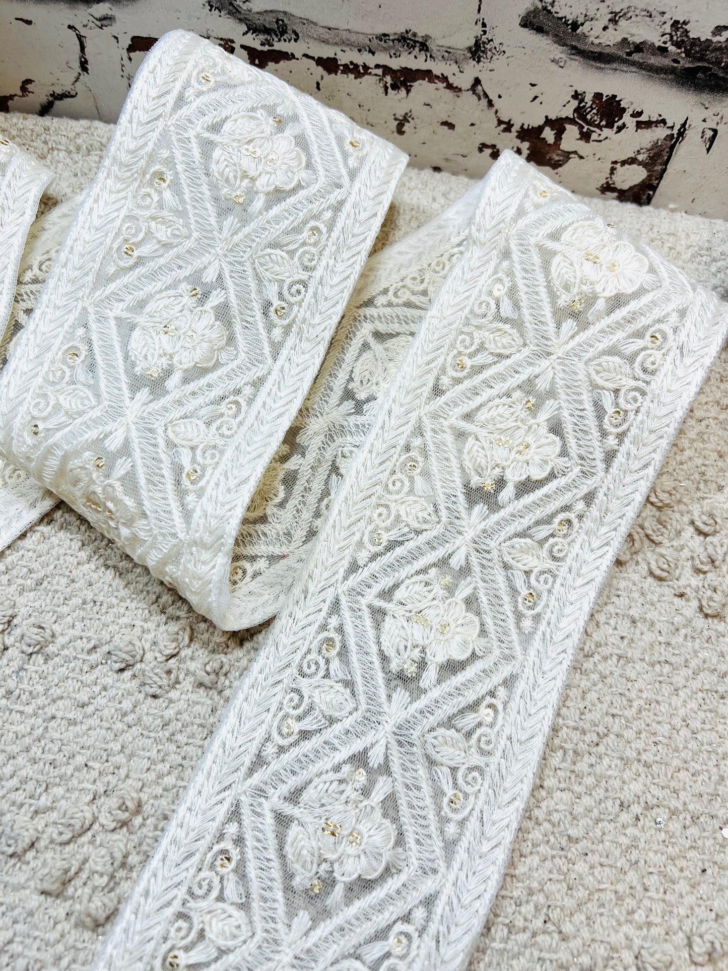 Galon blanc ivoire broderie fine