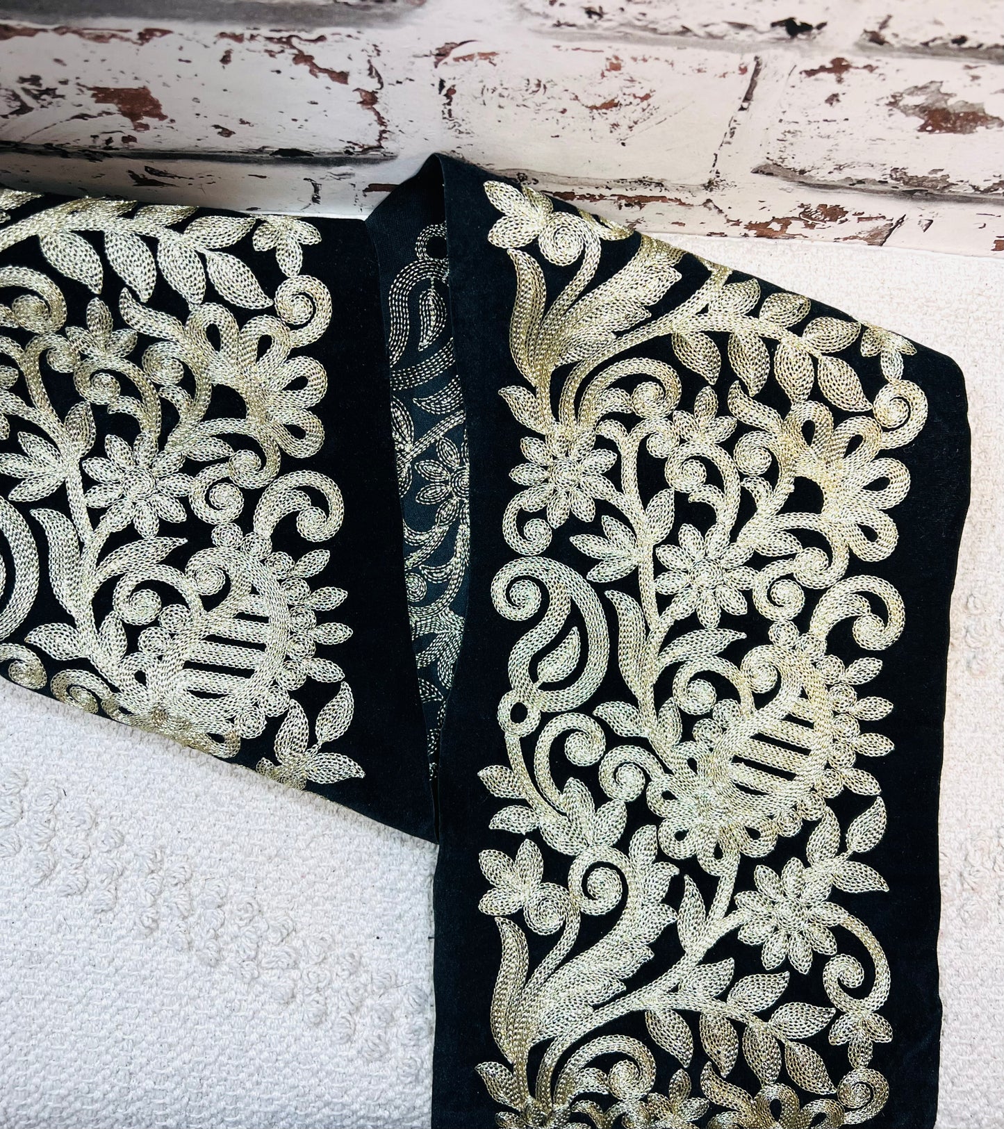 Galon large velours noir et broderie dorée