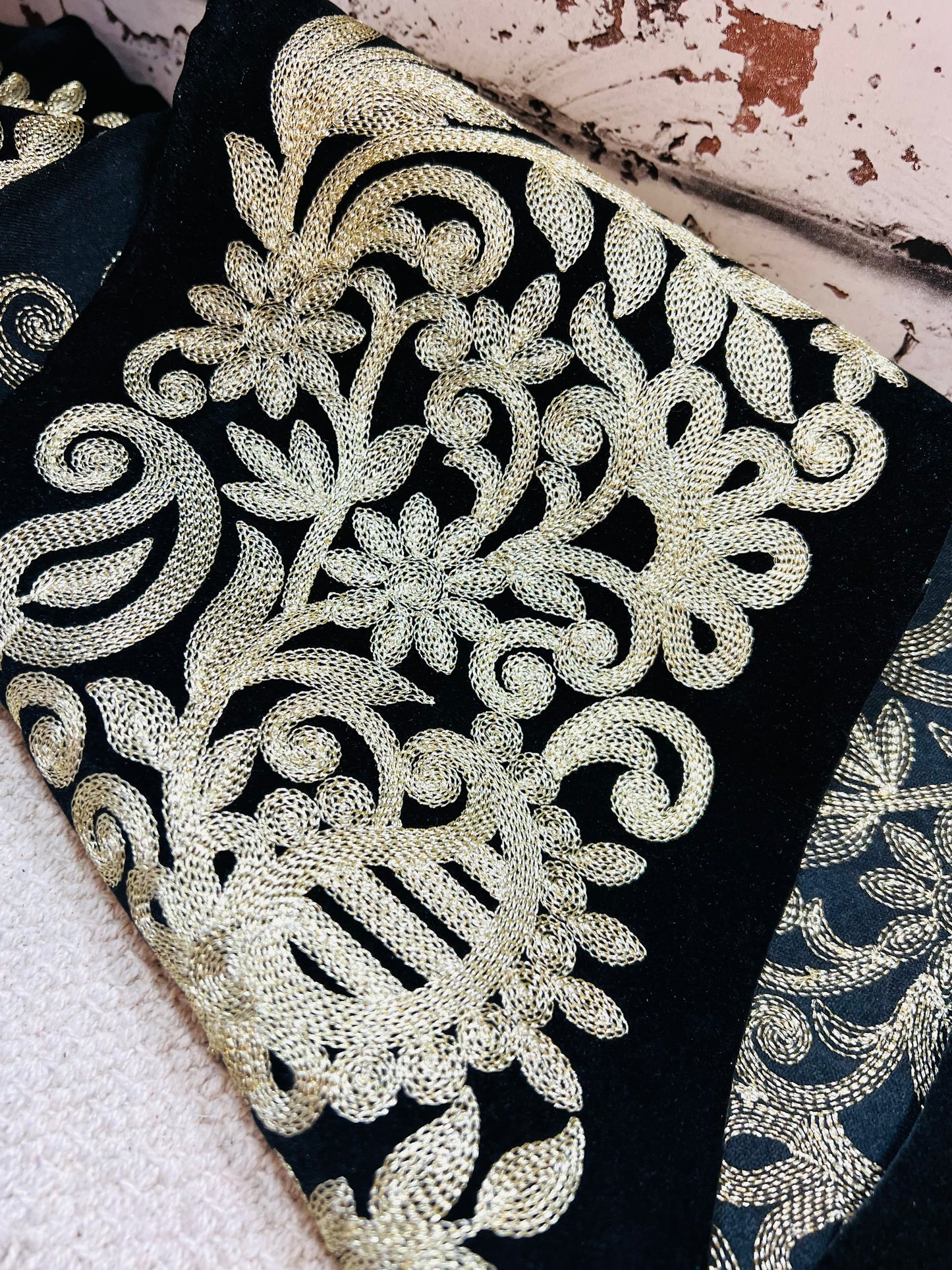 Galon large velours noir et broderie dorée