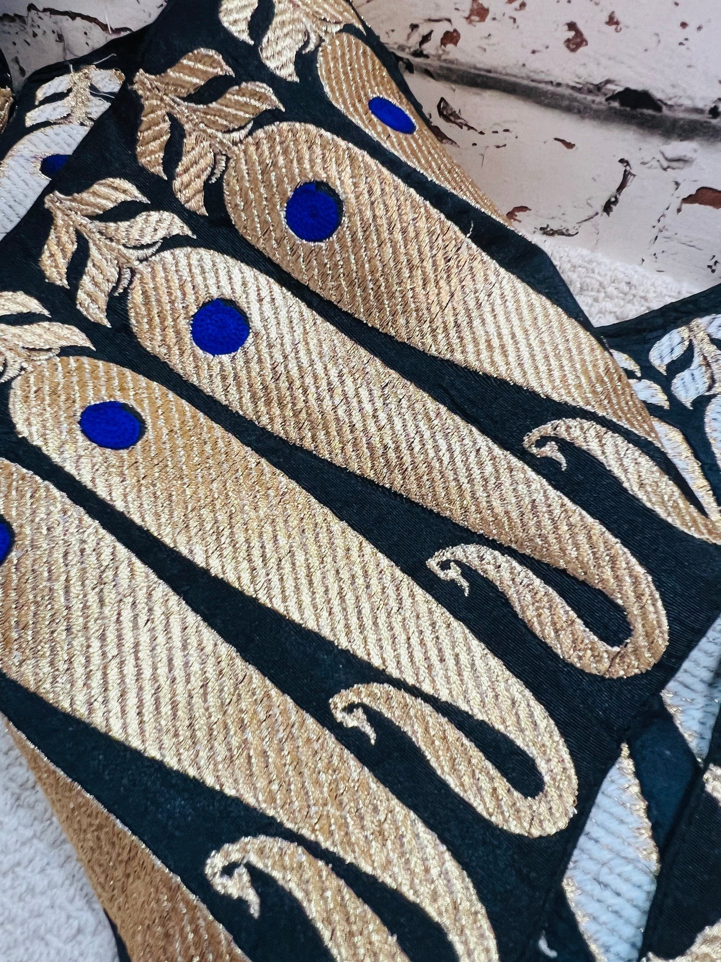 Galon large inspiration indienne noir et broderie dorée