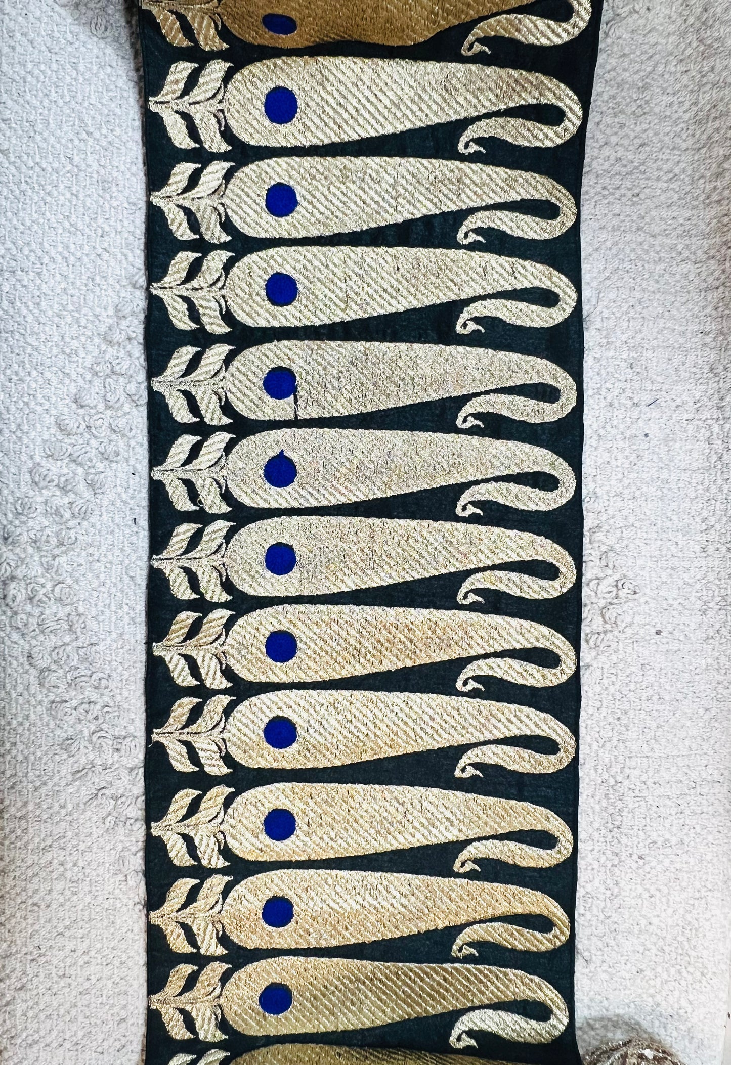 Galon large inspiration indienne noir et broderie dorée
