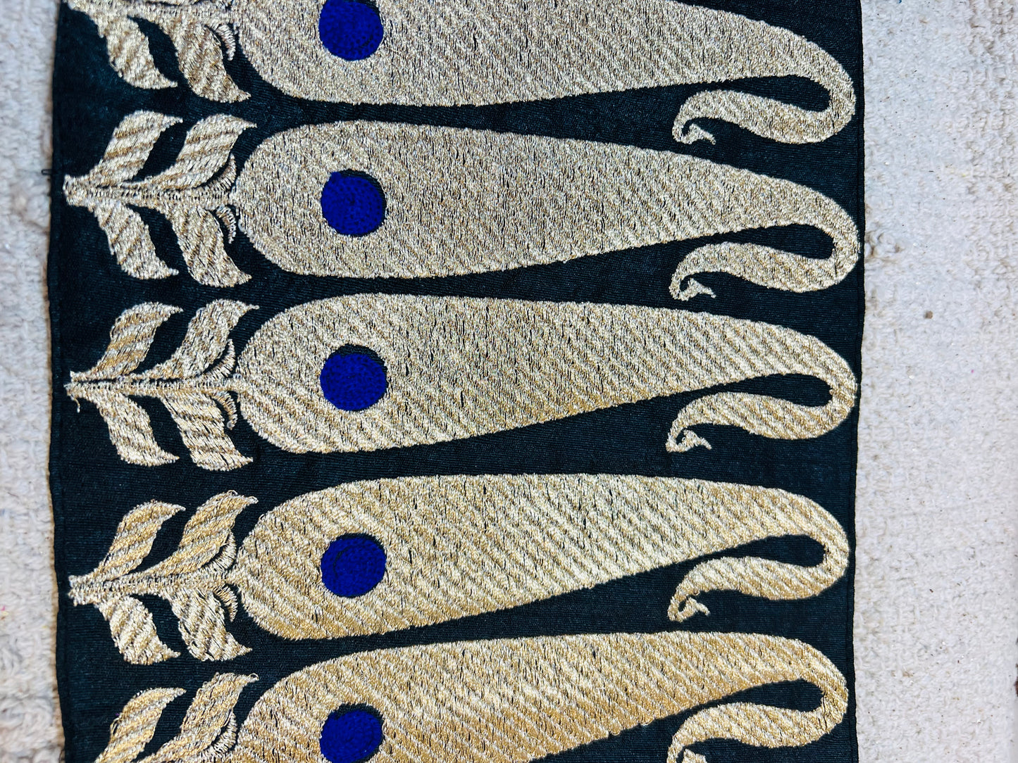 Galon large inspiration indienne noir et broderie dorée