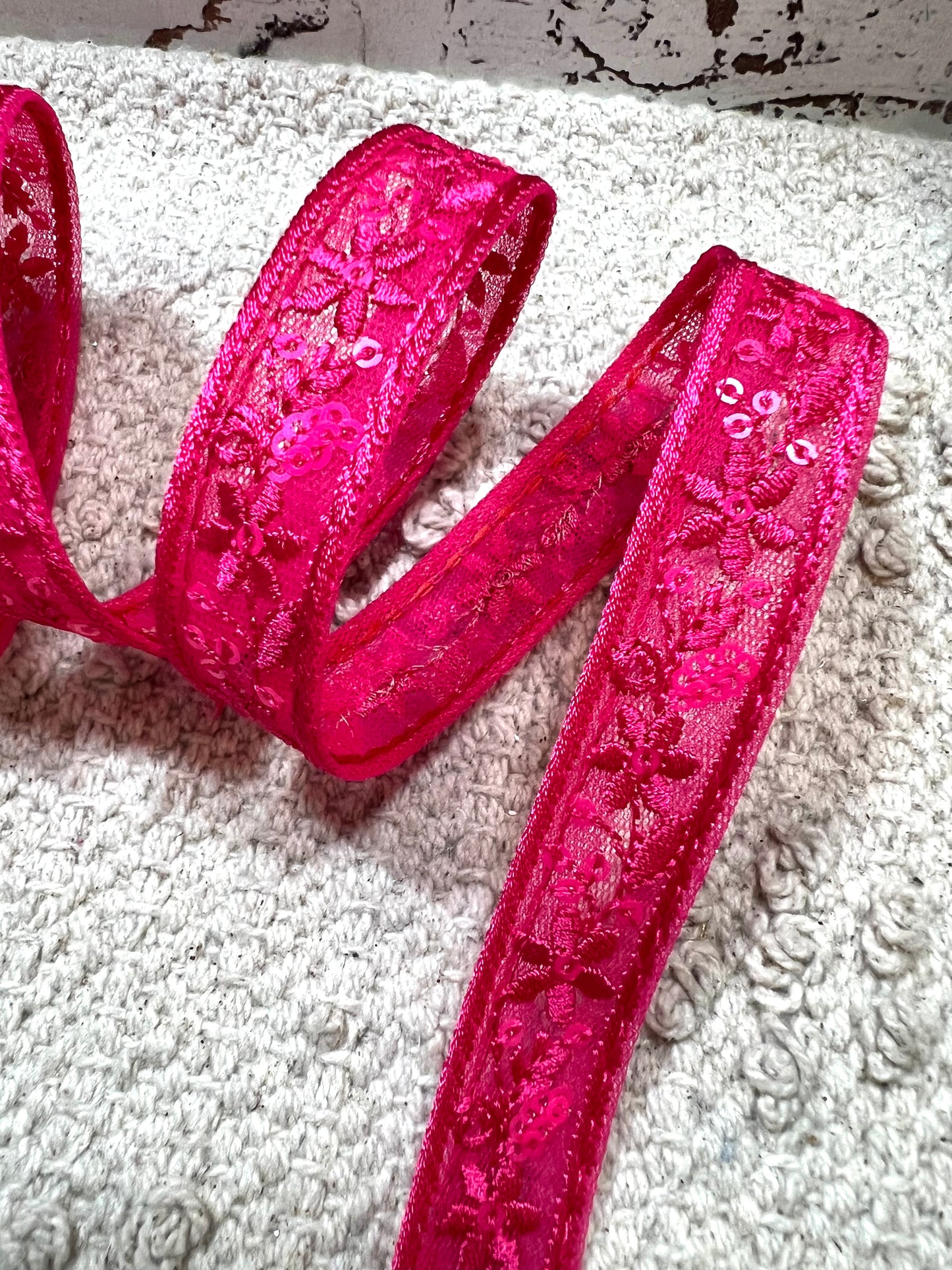Galon rose fuchsia effet satiné