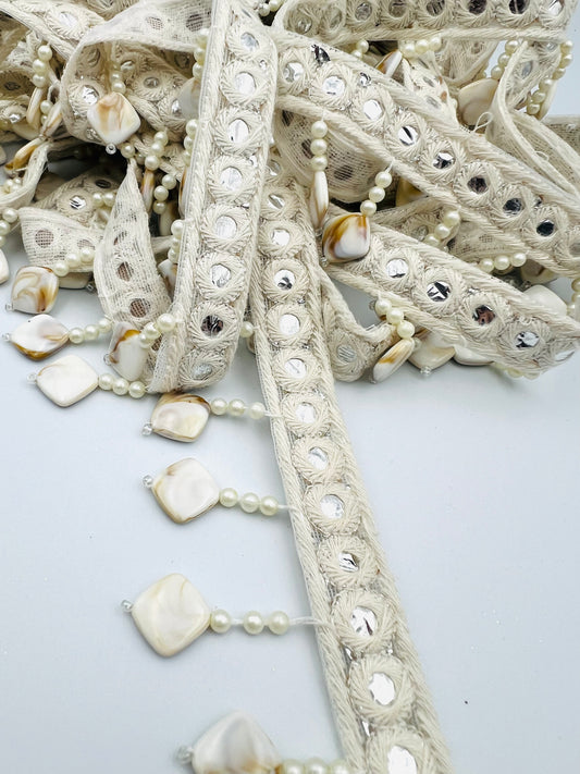 Galon Blanc à Franges de Perles Nacrées et Pierres Carrées Effet Marbré