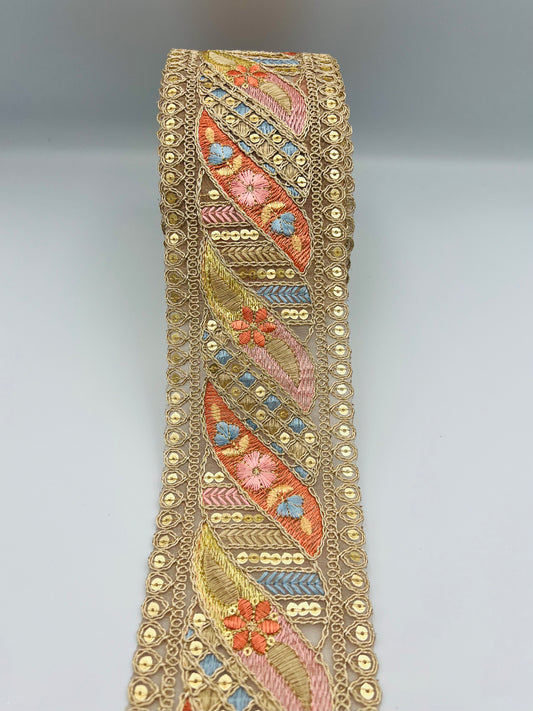 Galon Brodé Doré et Multicolore avec Sequins