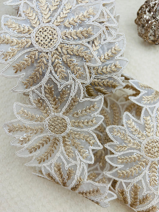 Galon Brodé Fleurs Dorées en Ronds Enchaînés
