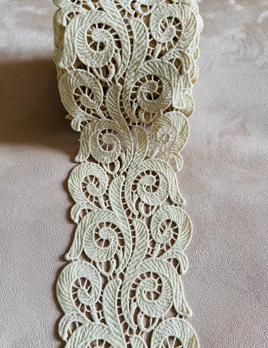 Galon beige écru épais en dentelle large
