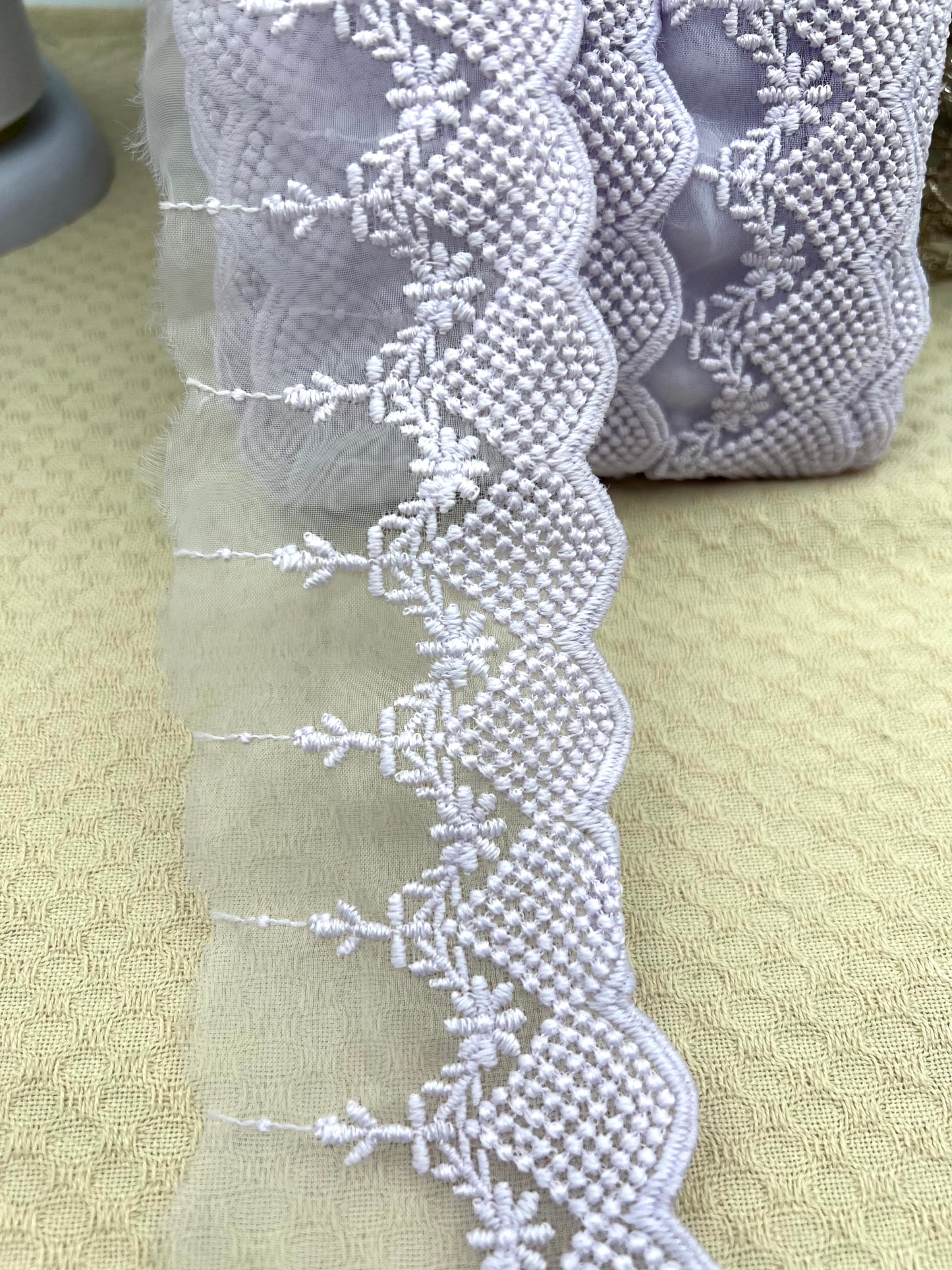 Galon brodé dentelle sur tulle – 3 coloris - 18 mètres