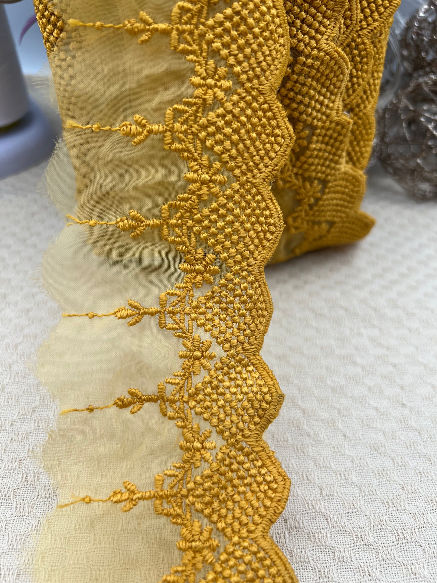 Galon brodé dentelle sur tulle – 3 coloris - 18 mètres