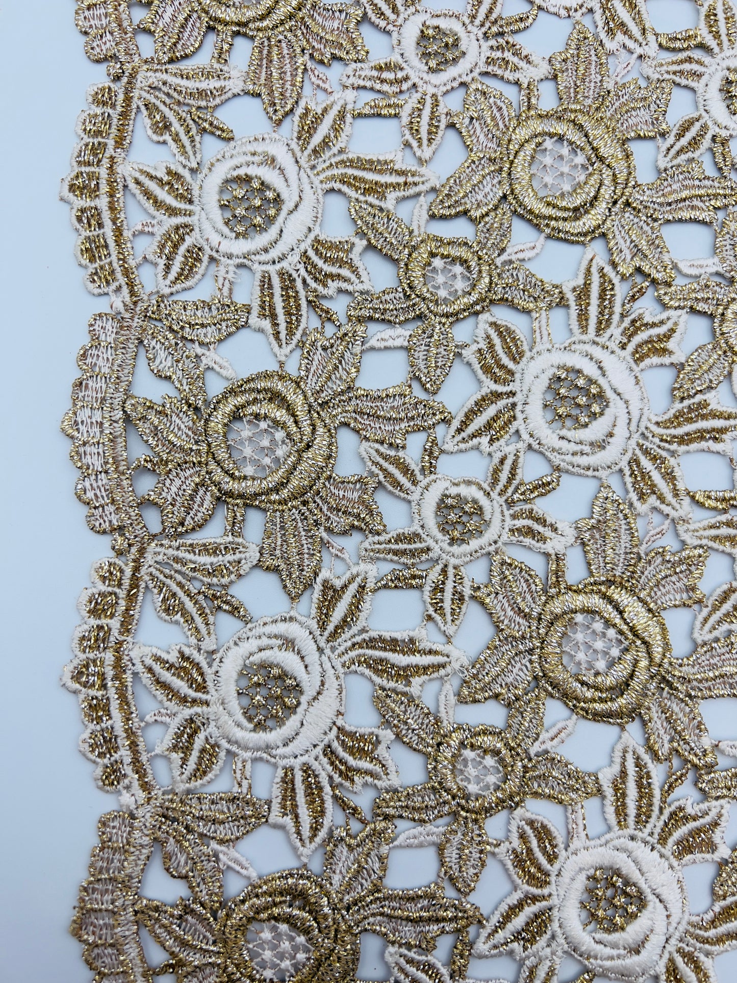 Galon brodé XXL doré et blanc – 29 cm de largeur