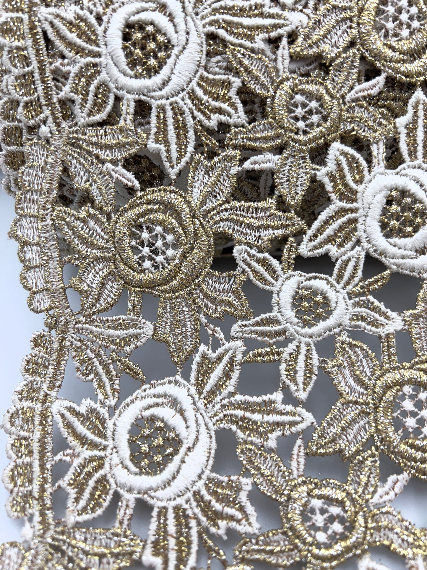 Galon brodé XXL doré et blanc – 29 cm de largeur