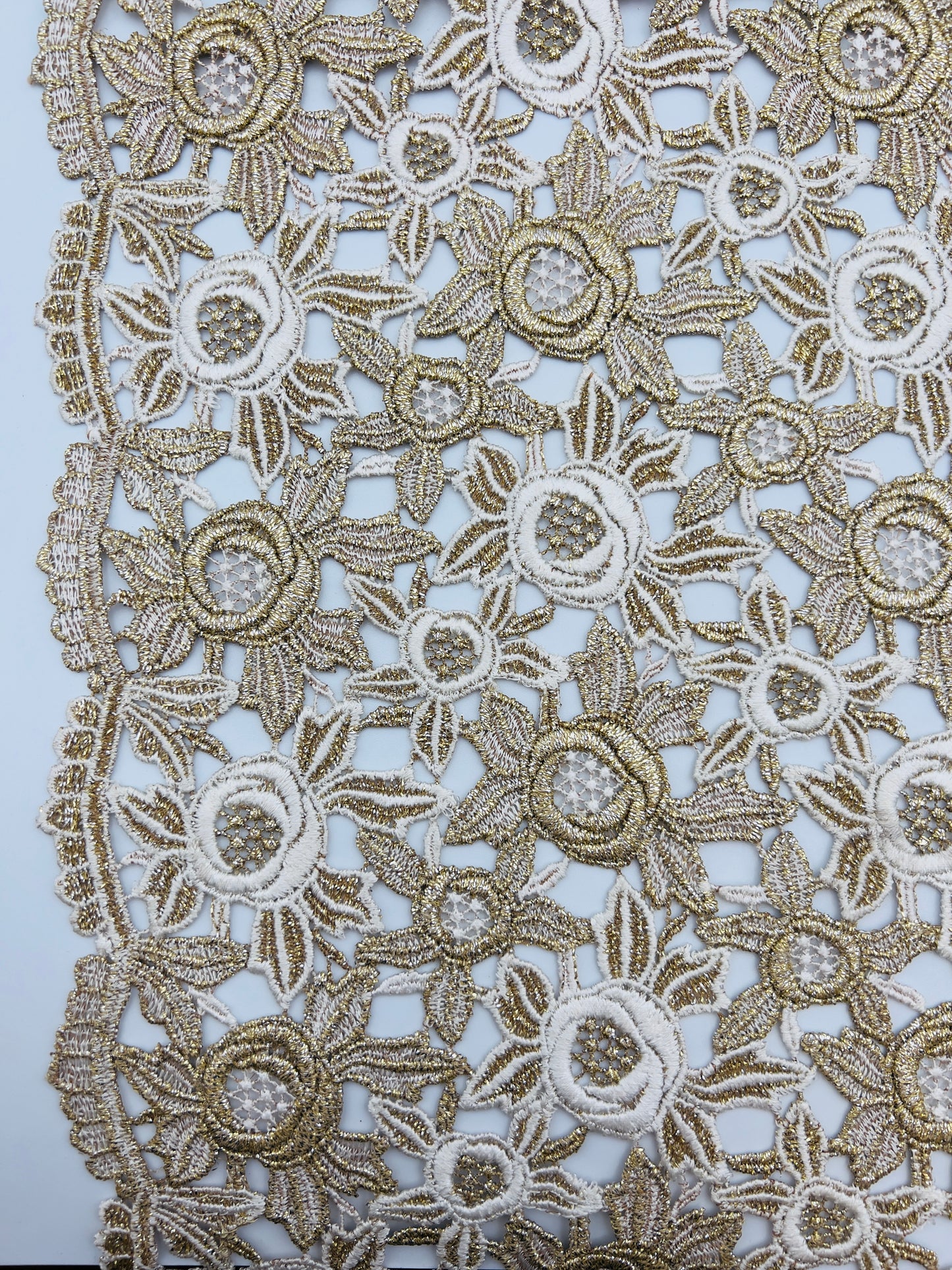 Galon brodé XXL doré et blanc – 29 cm de largeur