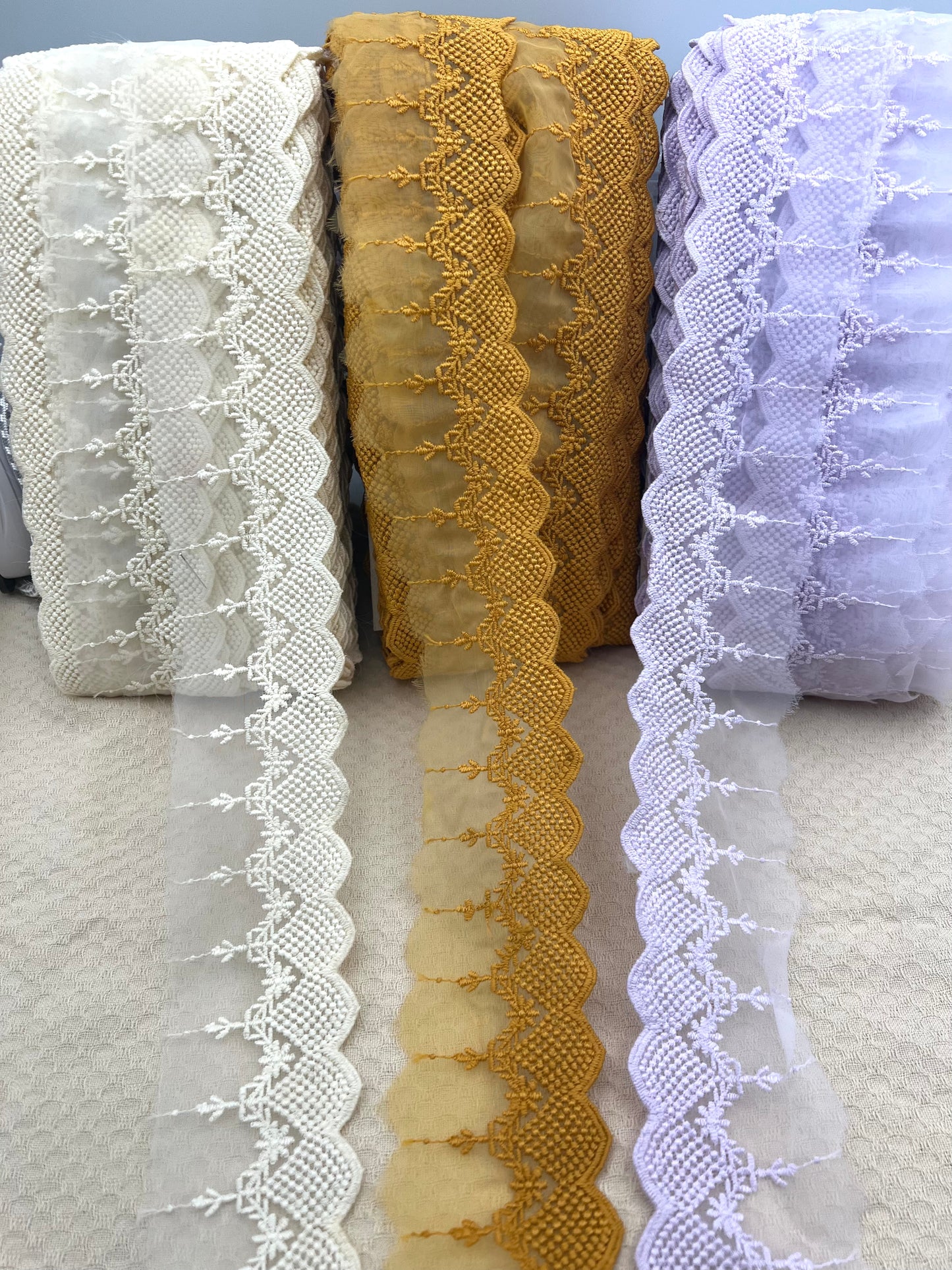 Galon brodé dentelle sur tulle – 3 coloris - 18 mètres