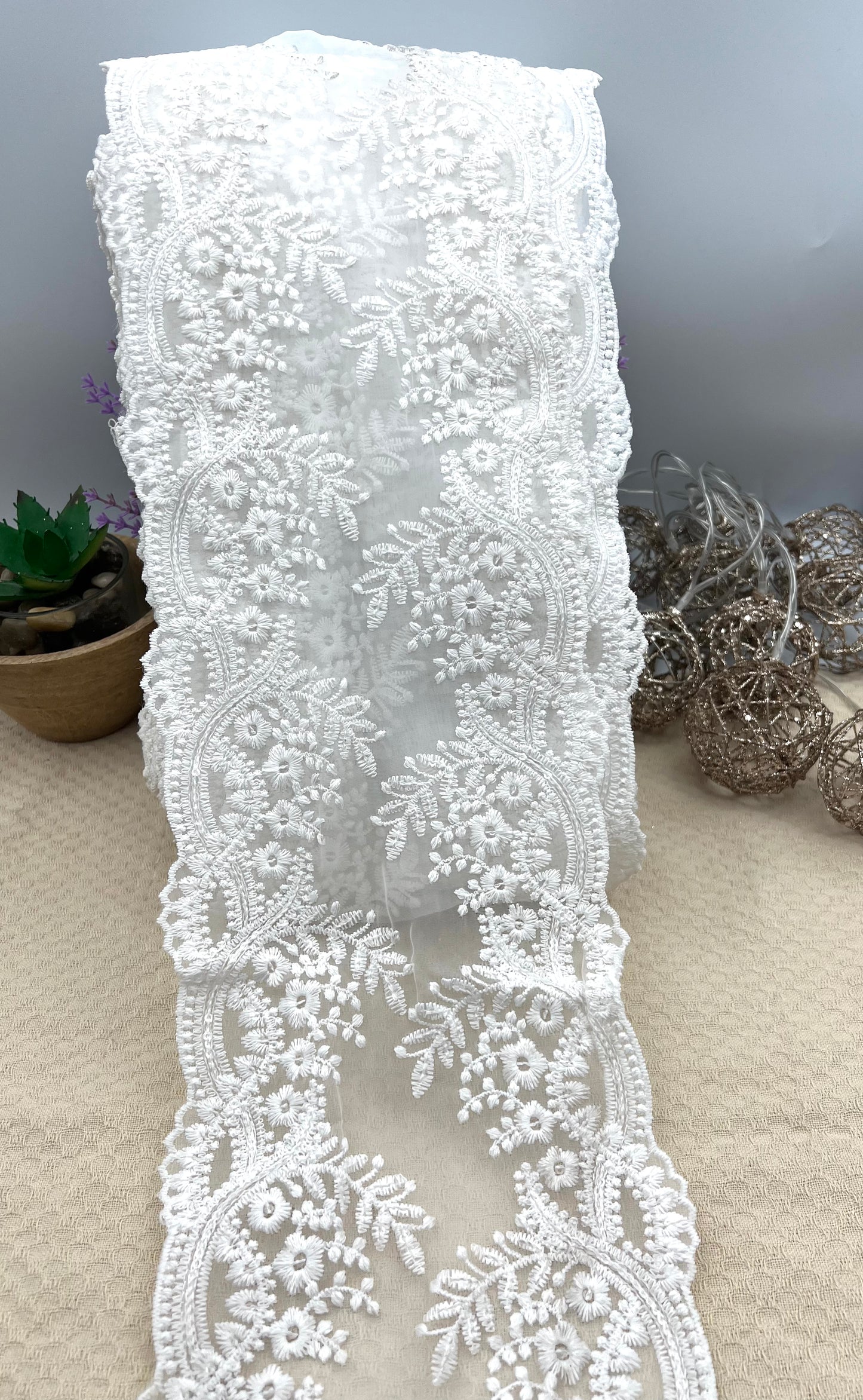 Galon large brodé blanc à sequins discrets