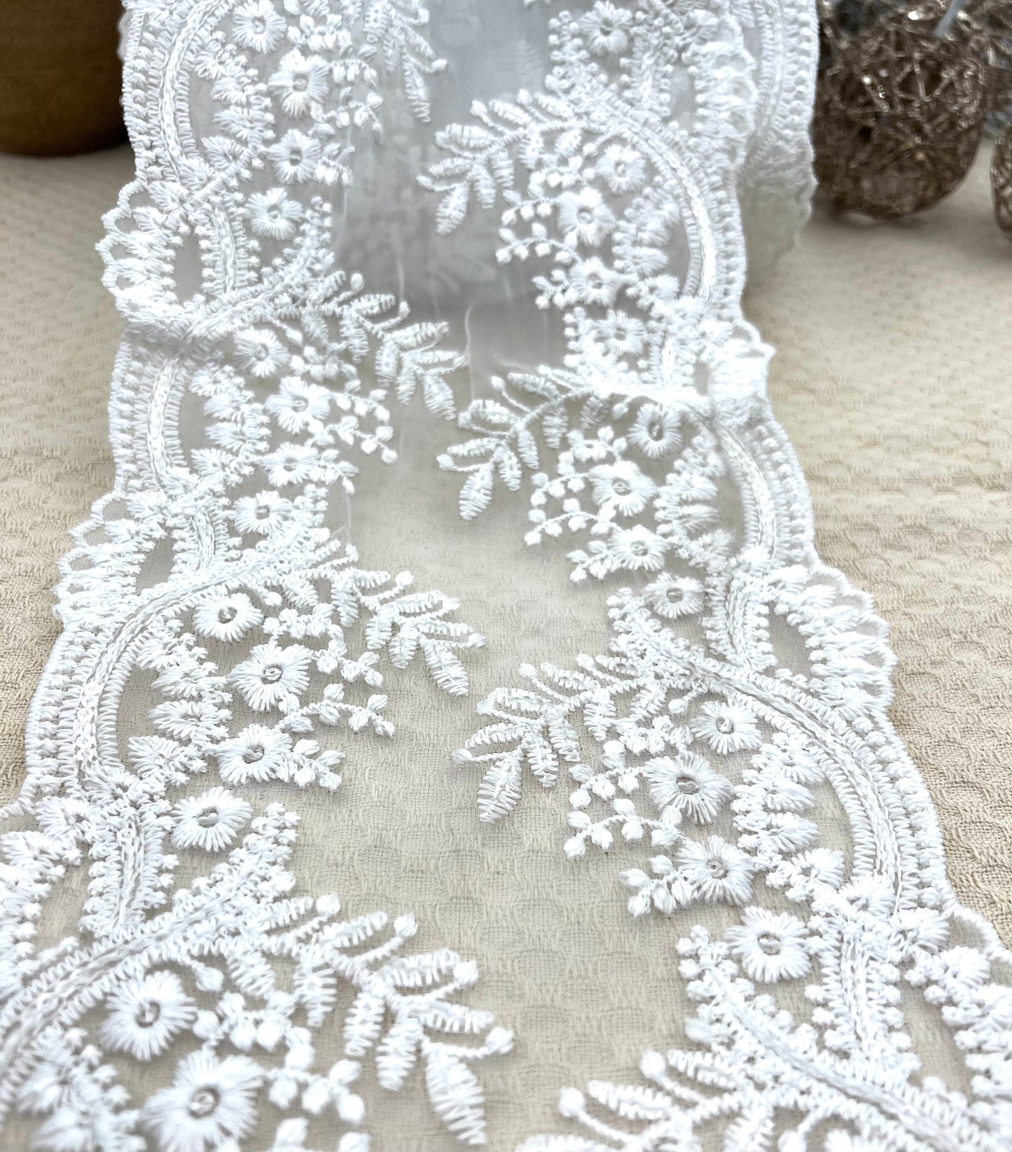 Galon large brodé blanc à sequins discrets