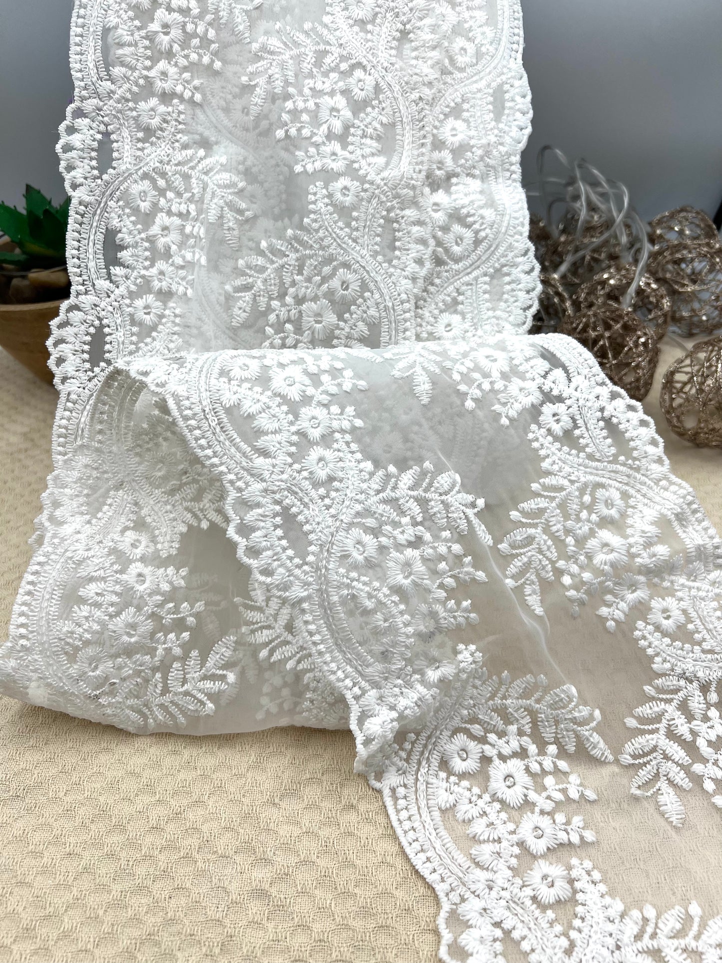 Galon large brodé blanc à sequins discrets