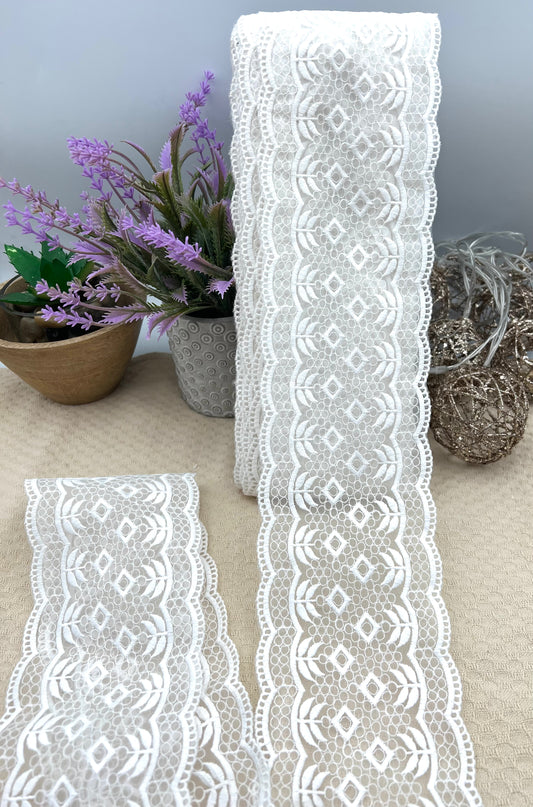 Galon brodé blanc motifs géométriques