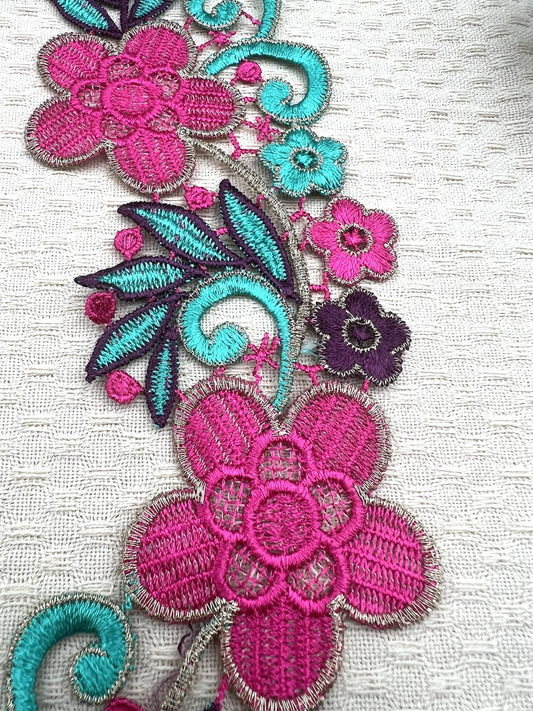 Guipure intemporelle fleurs fuschia turquoise violine 2 pièces