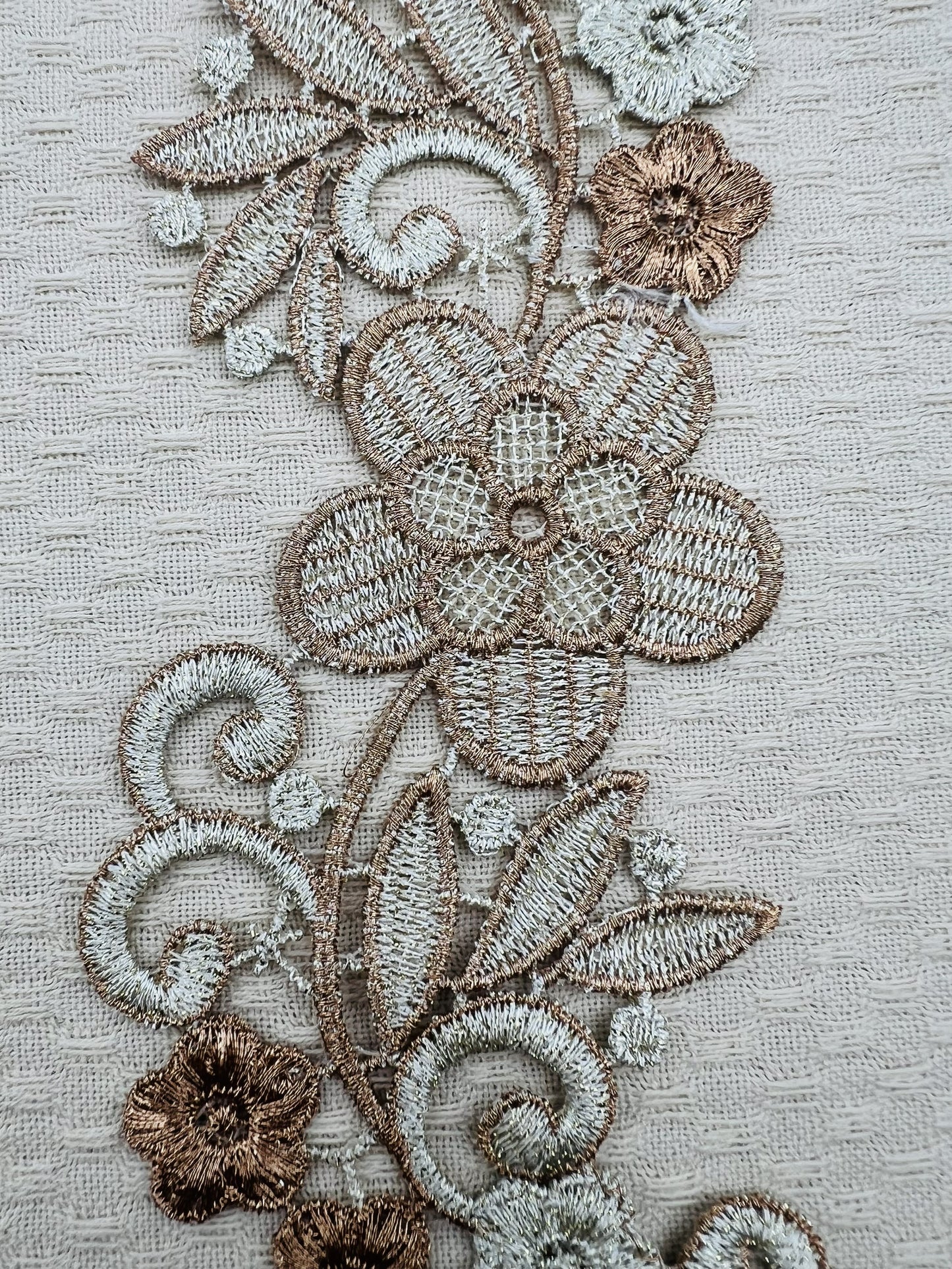 Guipure intemporelle fleurs double doré beige 2 pièces