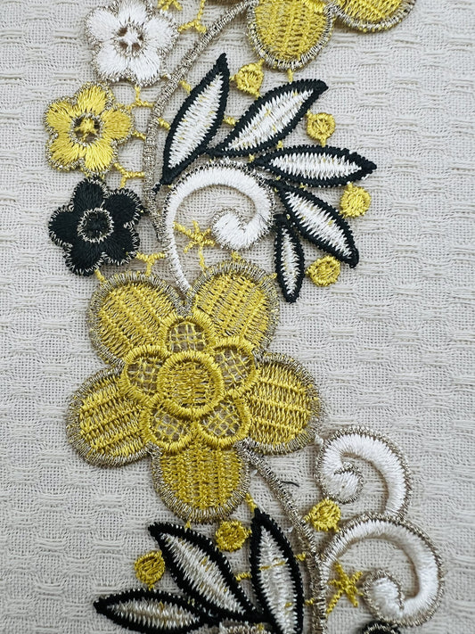 Guipure intemporelle fleurs jaune moutarde noir doré 2 pièces