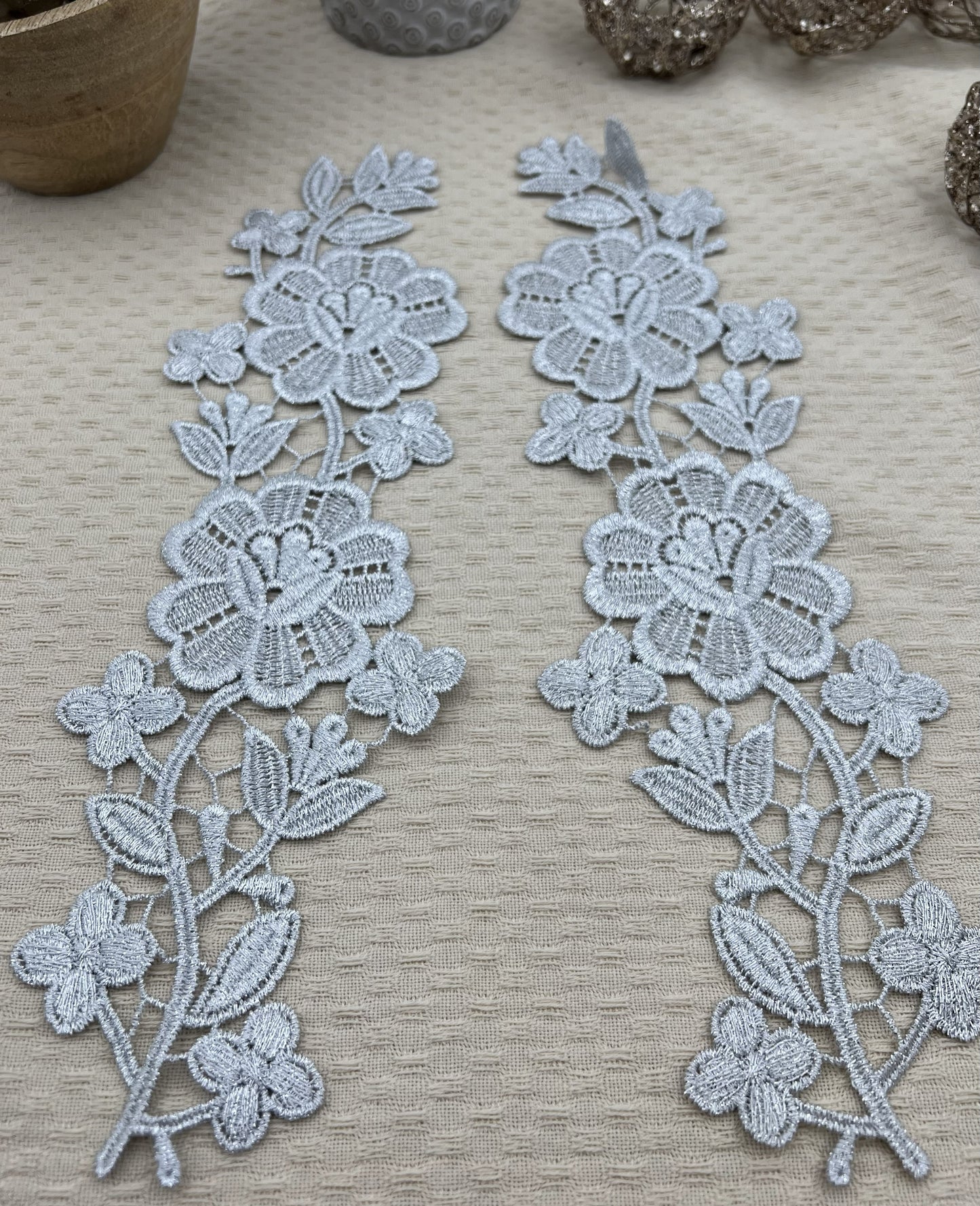 Guipure intemporelle fleurs entièrement argenté 2 pièces