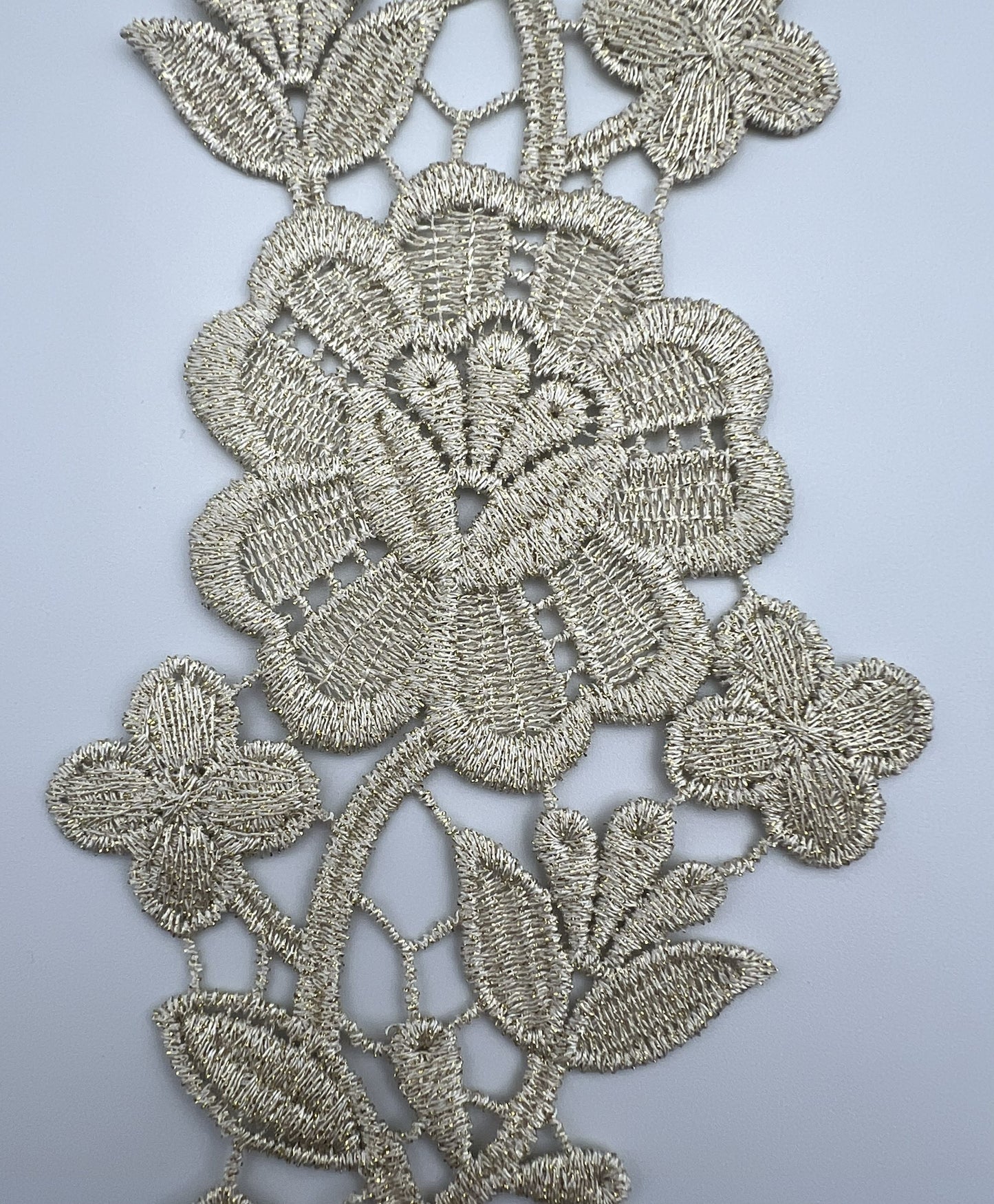 Guipure intemporelle fleurs entièrement doré 2 pièces