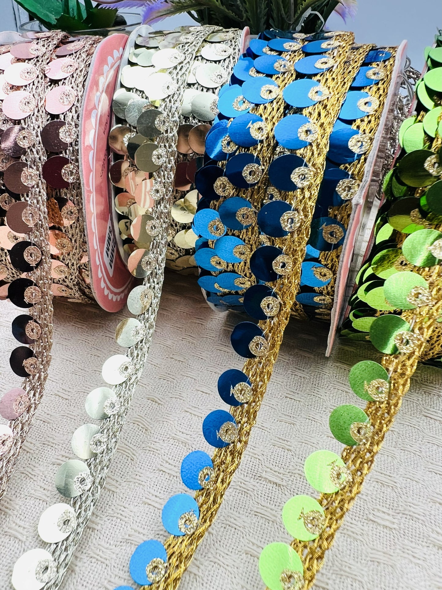 Galon à sequins dorés 1,2 x 5m