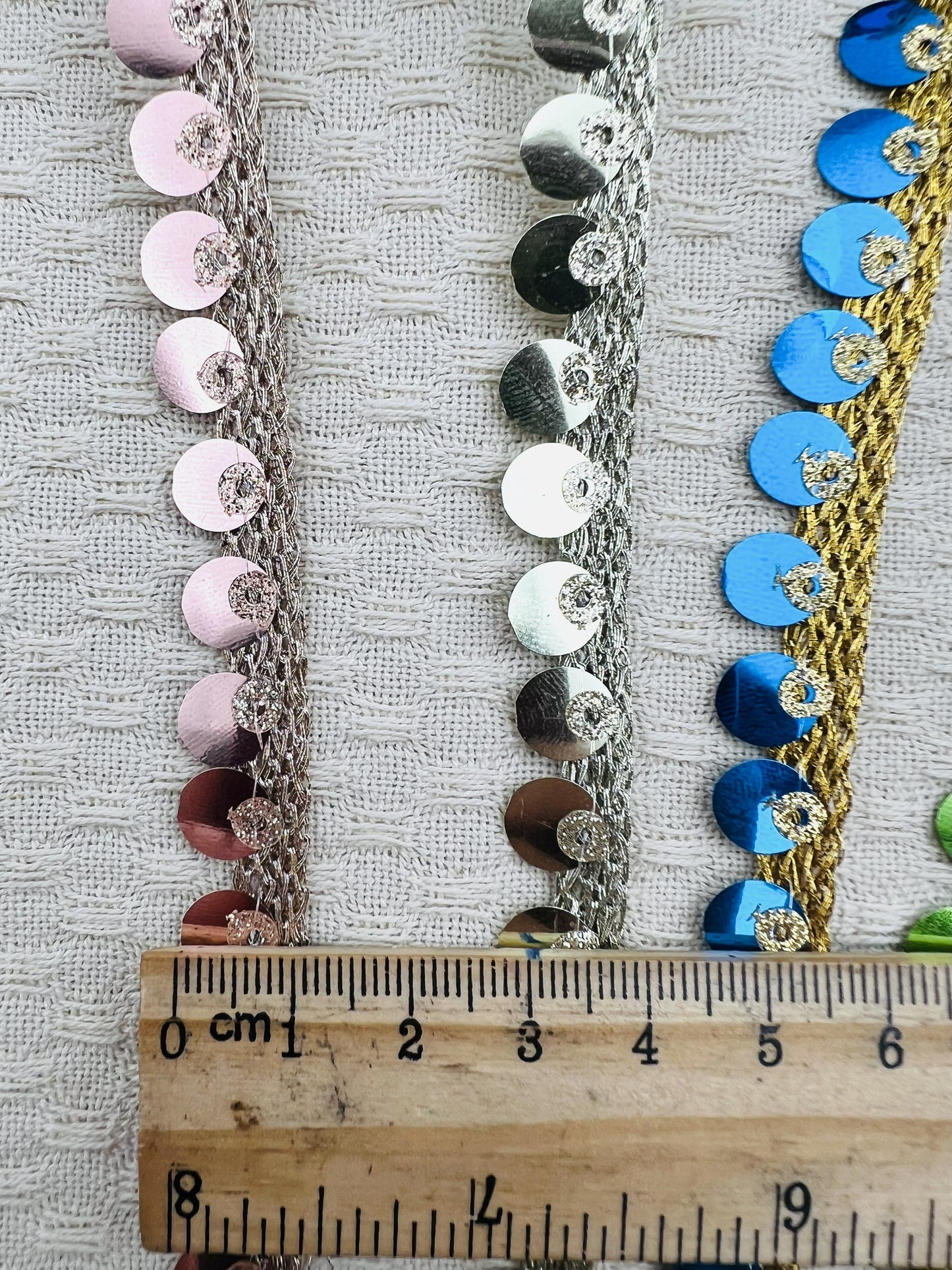 Galon à sequins dorés 1,2 x 5m