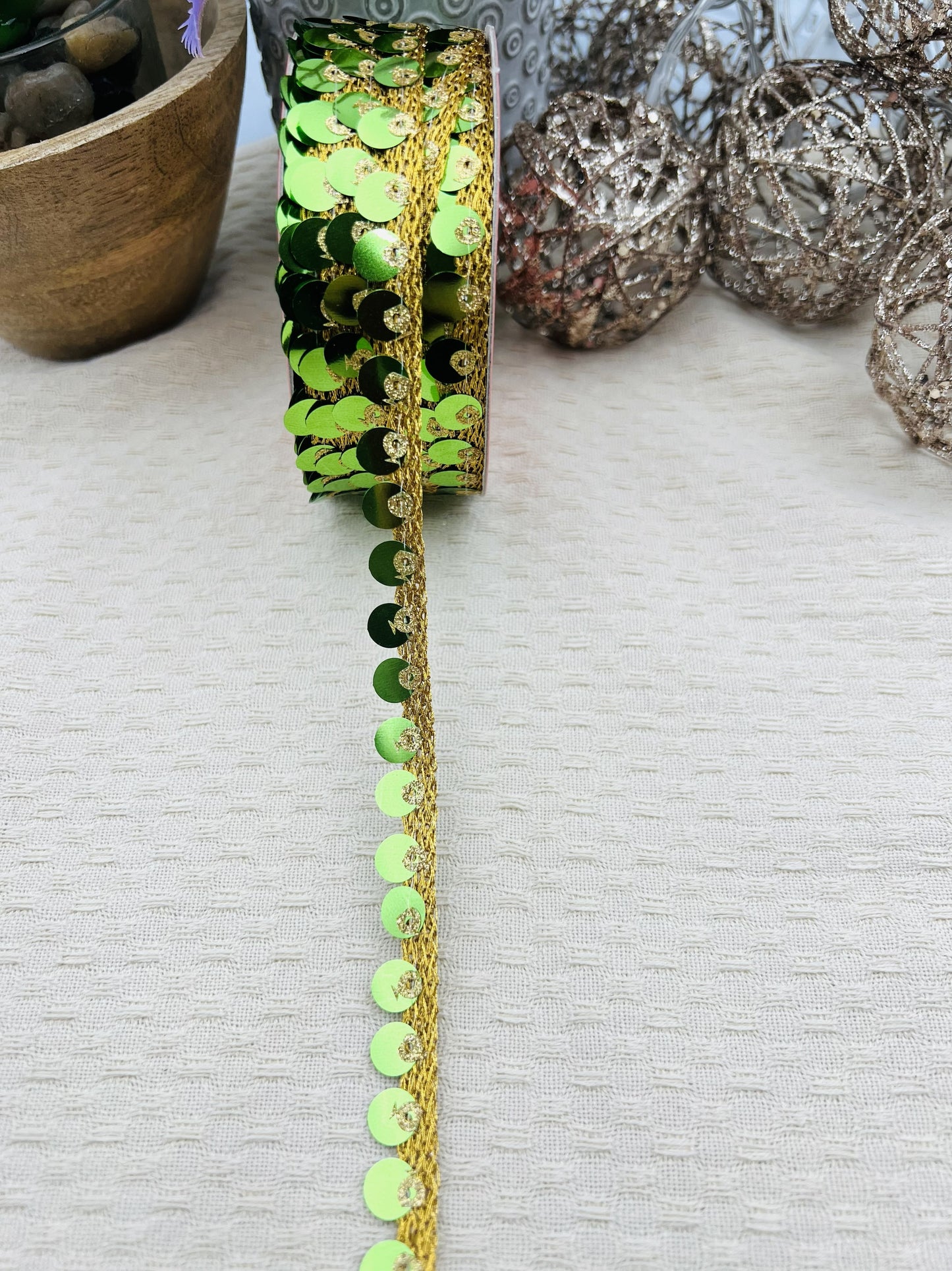 Galon à sequins dorés 1,2 x 5m