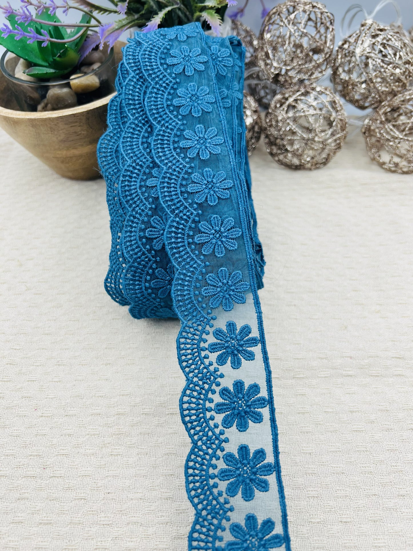 Galon dentelle brodé à fleurs bleu pétrole - 3,8 cm x 2,5 m