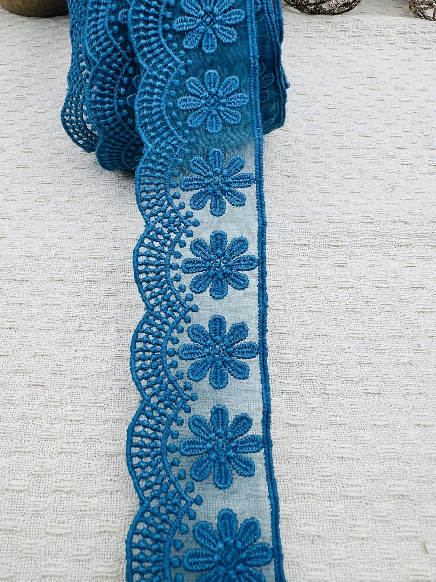 Galon dentelle brodé à fleurs bleu pétrole - 3,8 cm x 2,5 m