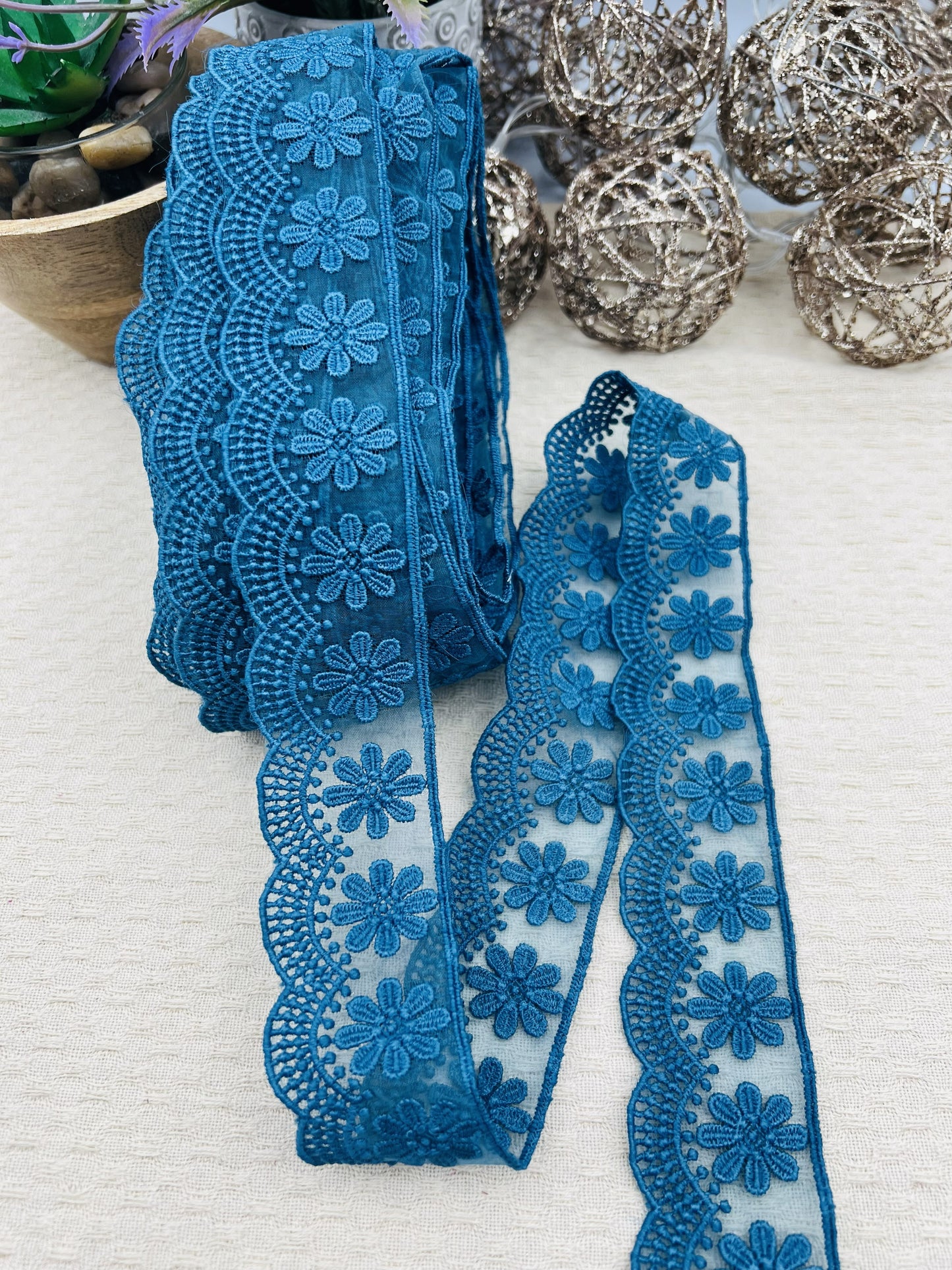Galon dentelle brodé à fleurs bleu pétrole - 3,8 cm x 2,5 m