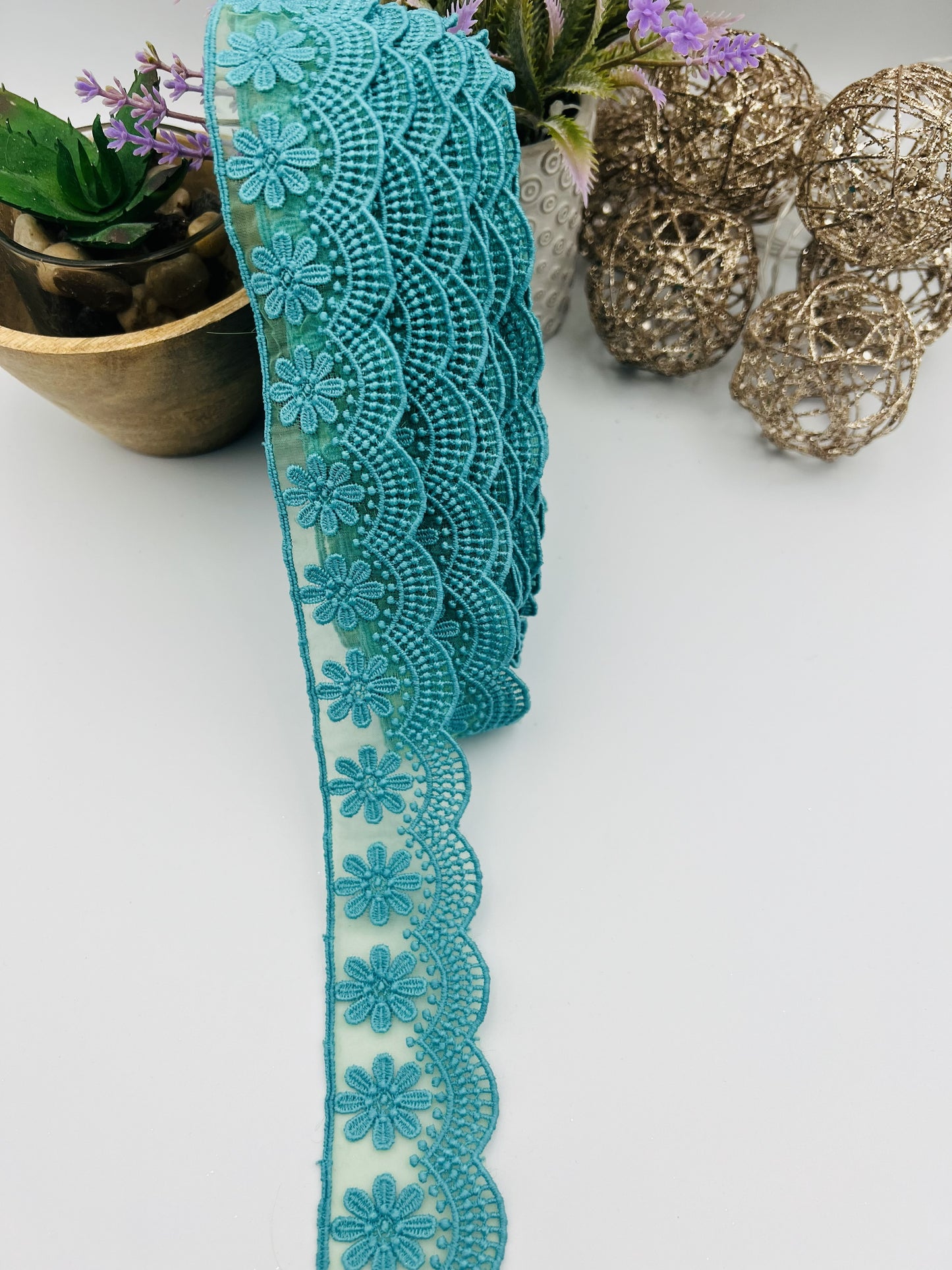 Galon à fleurs dentelle brodé turquoise - 4 cm x 2,5 m