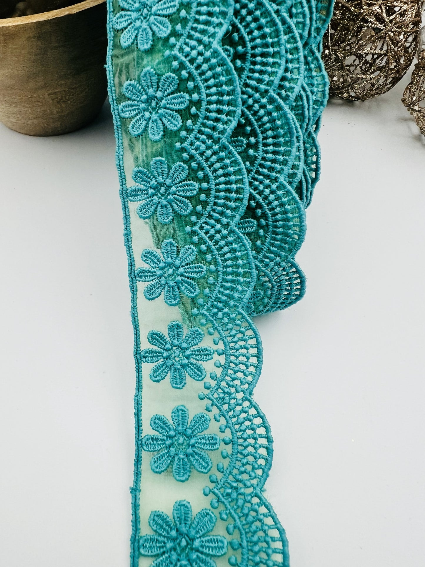 Galon à fleurs dentelle brodé turquoise - 4 cm x 2,5 m
