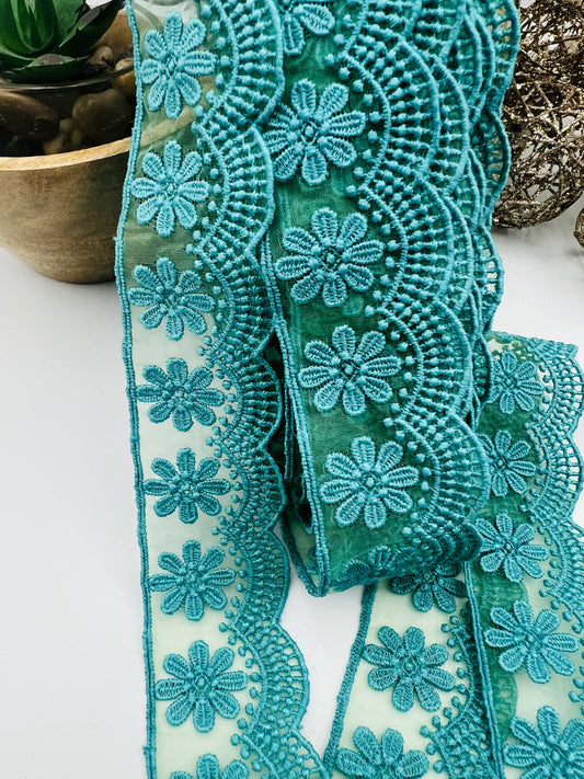 Galon à fleurs dentelle brodé turquoise - 4 cm x 2,5 m