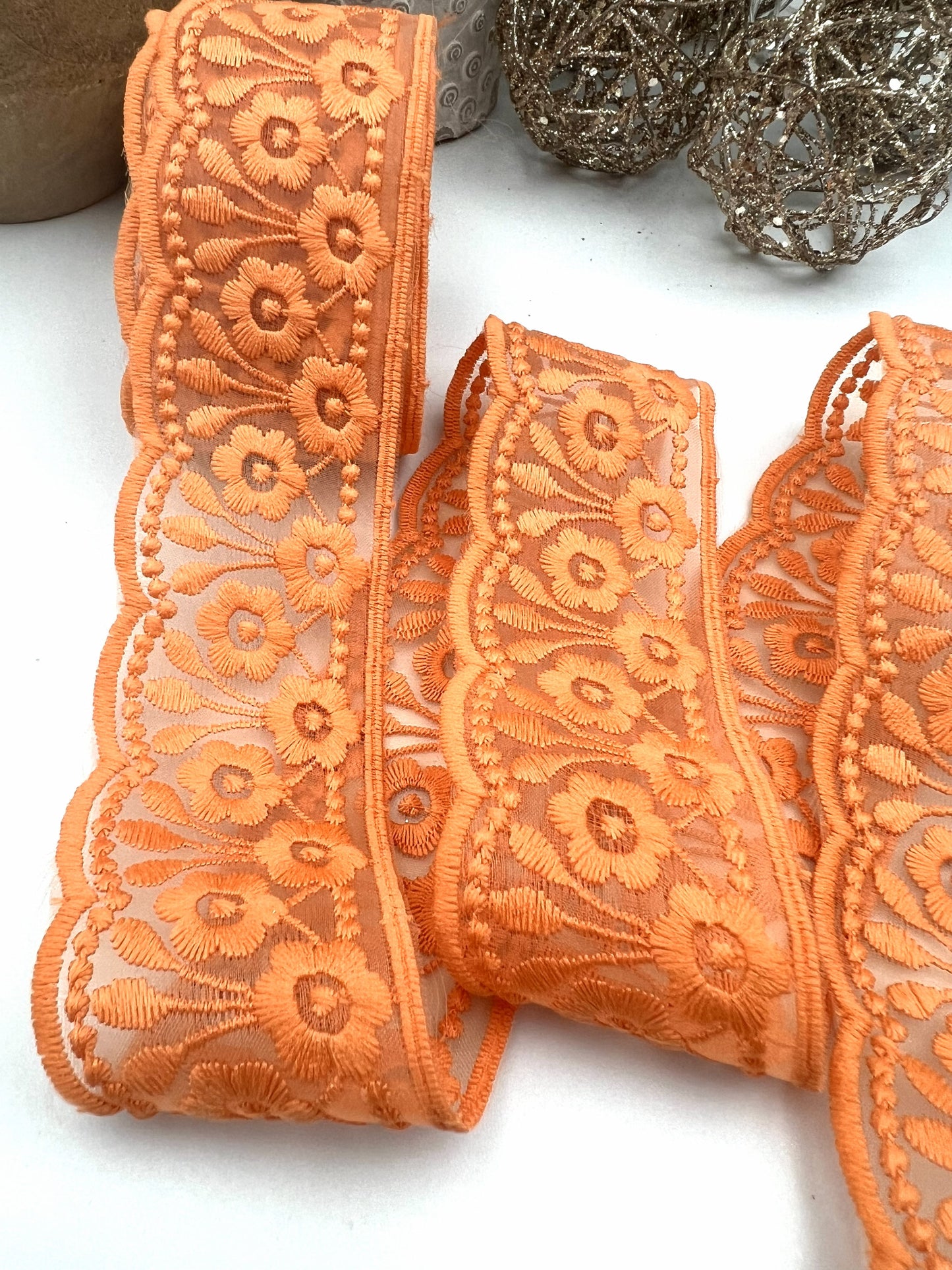 Galon dentelle à fleurs brodé orange abricot - 4,5 cm x 2,5 m