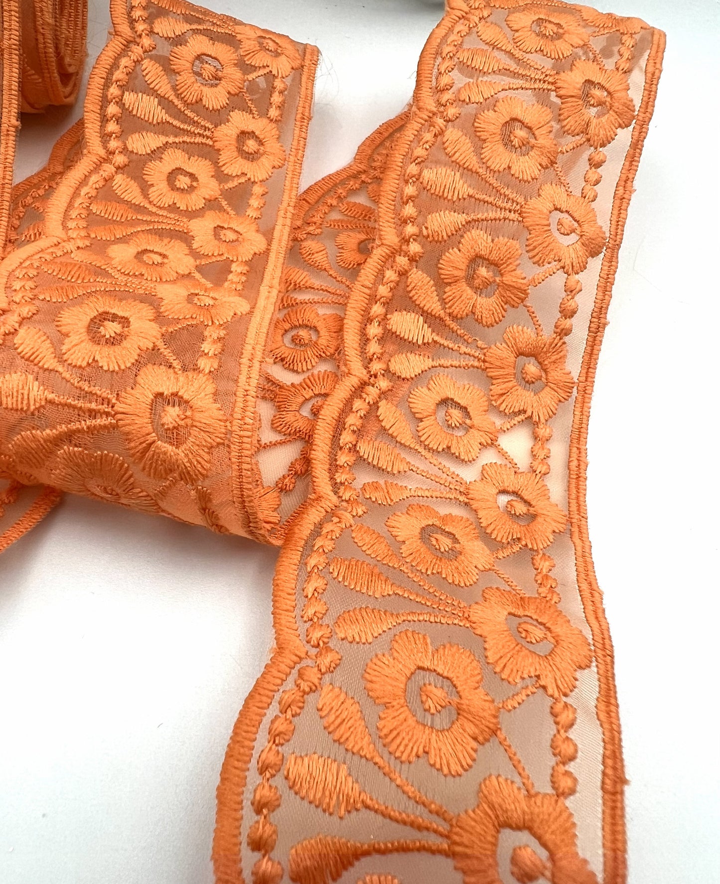 Galon dentelle à fleurs brodé orange abricot - 4,5 cm x 2,5 m