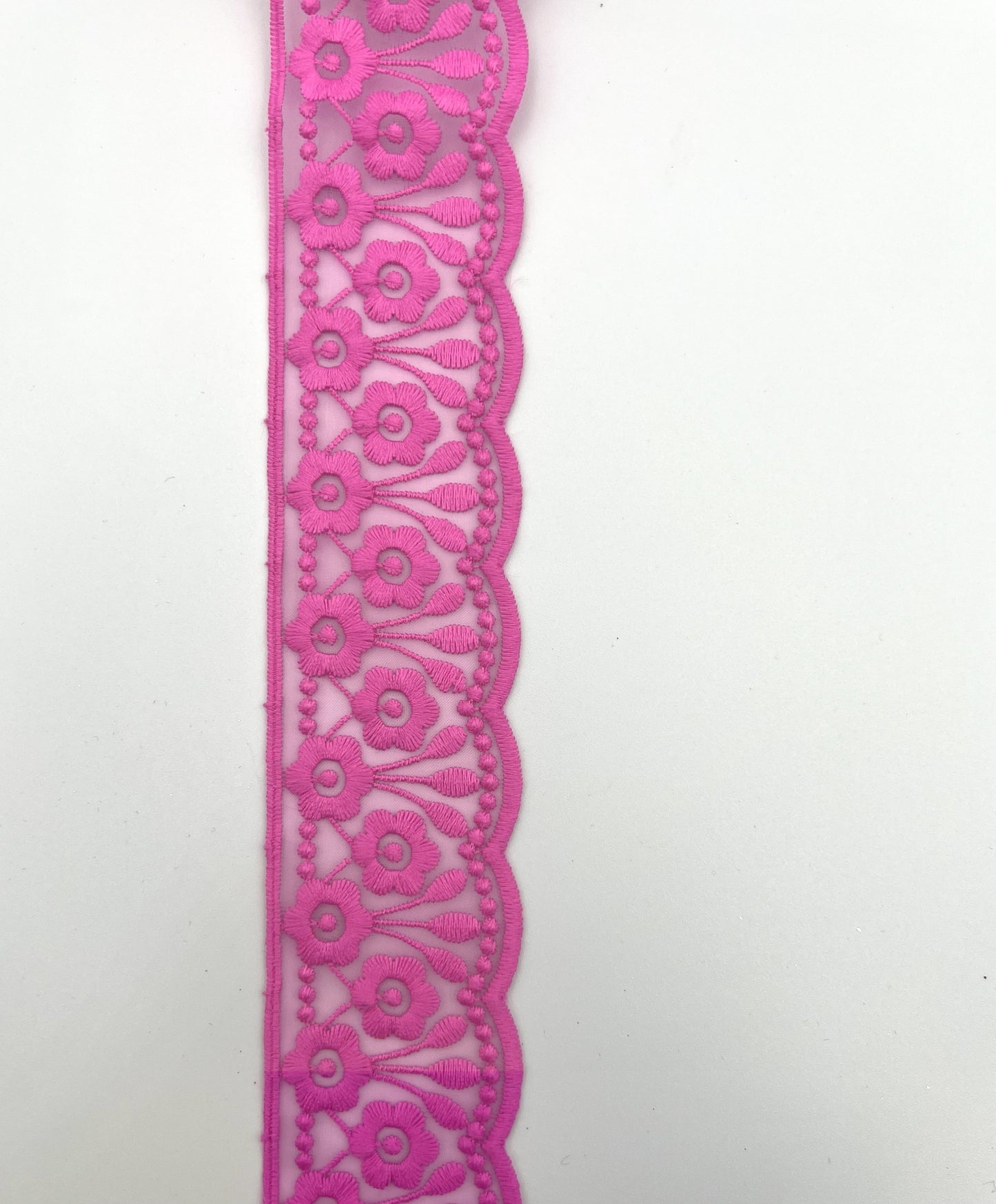 Galon dentelle à fleurs brodé rose fuchsia - 4,5 cm x 2,5 m