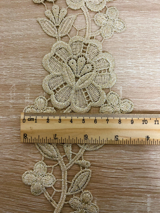 Guipure intemporelle fleurs entièrement doré 2 pièces