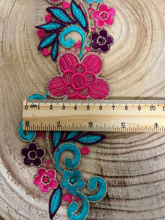 Guipure intemporelle fleurs fuschia turquoise violine 2 pièces