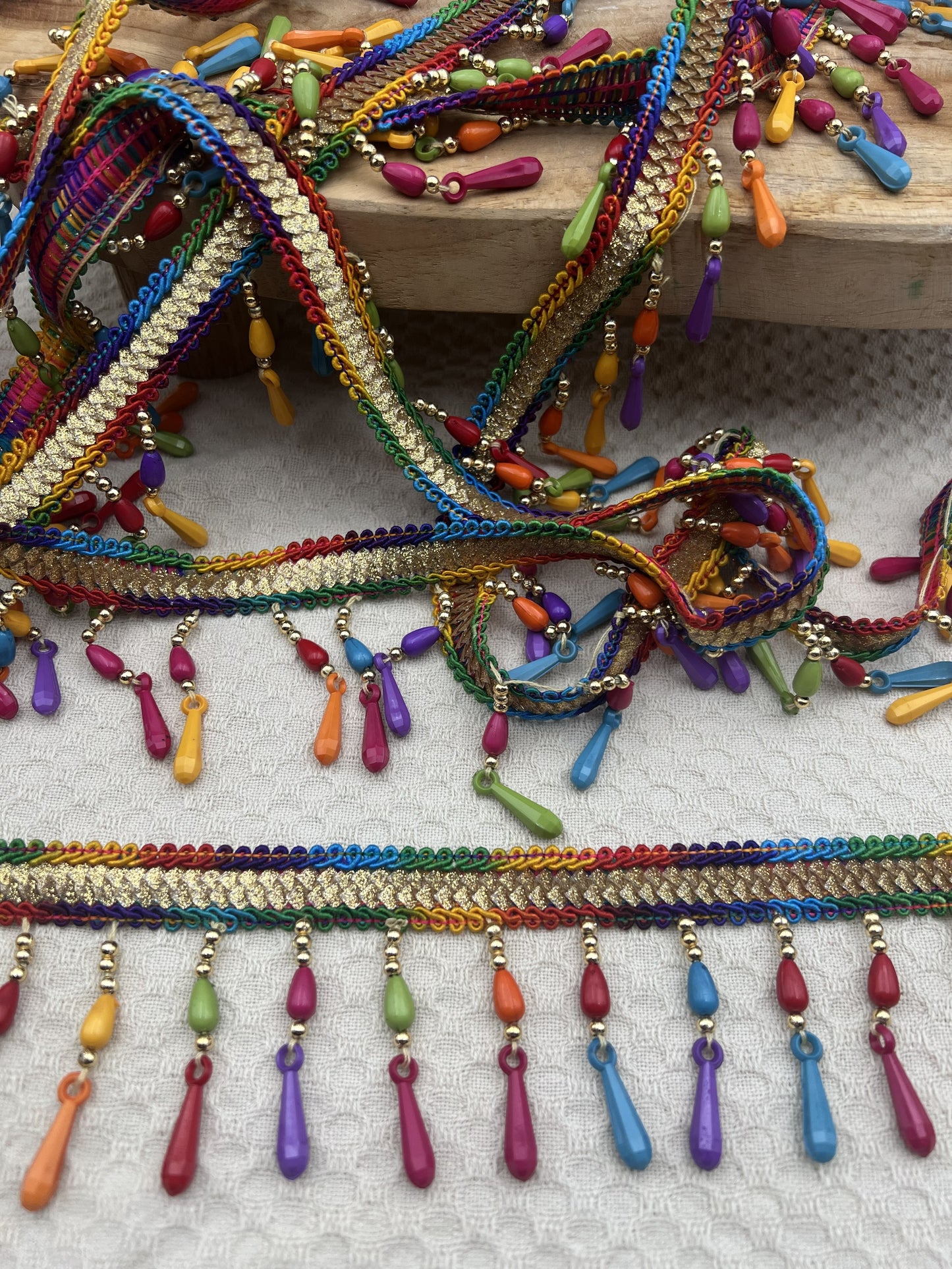 Galon ALEMMAS multicolore à pampilles fantaisie 6 cm (2 mètres)