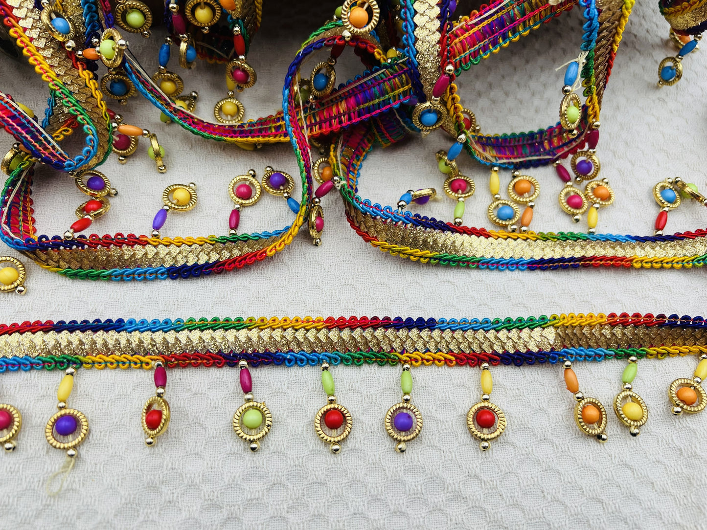 Galon TALAFSA multicolore à perles et pampilles 4 cm (2 mètres)