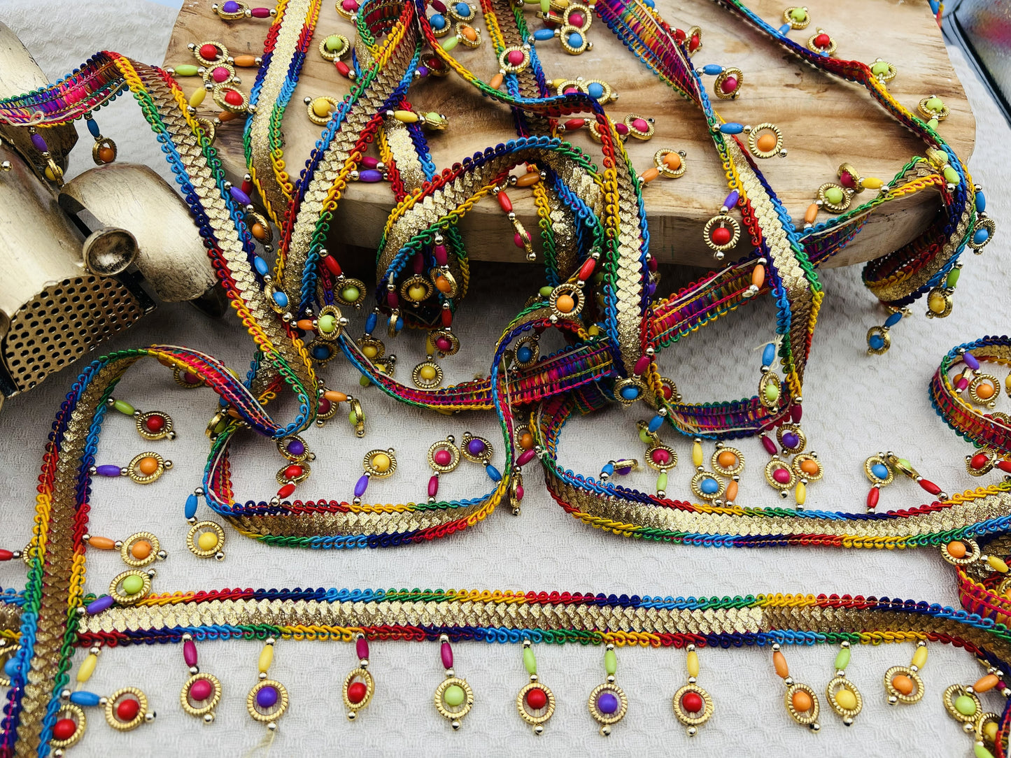 Galon TALAFSA multicolore à perles et pampilles 4 cm (2 mètres)