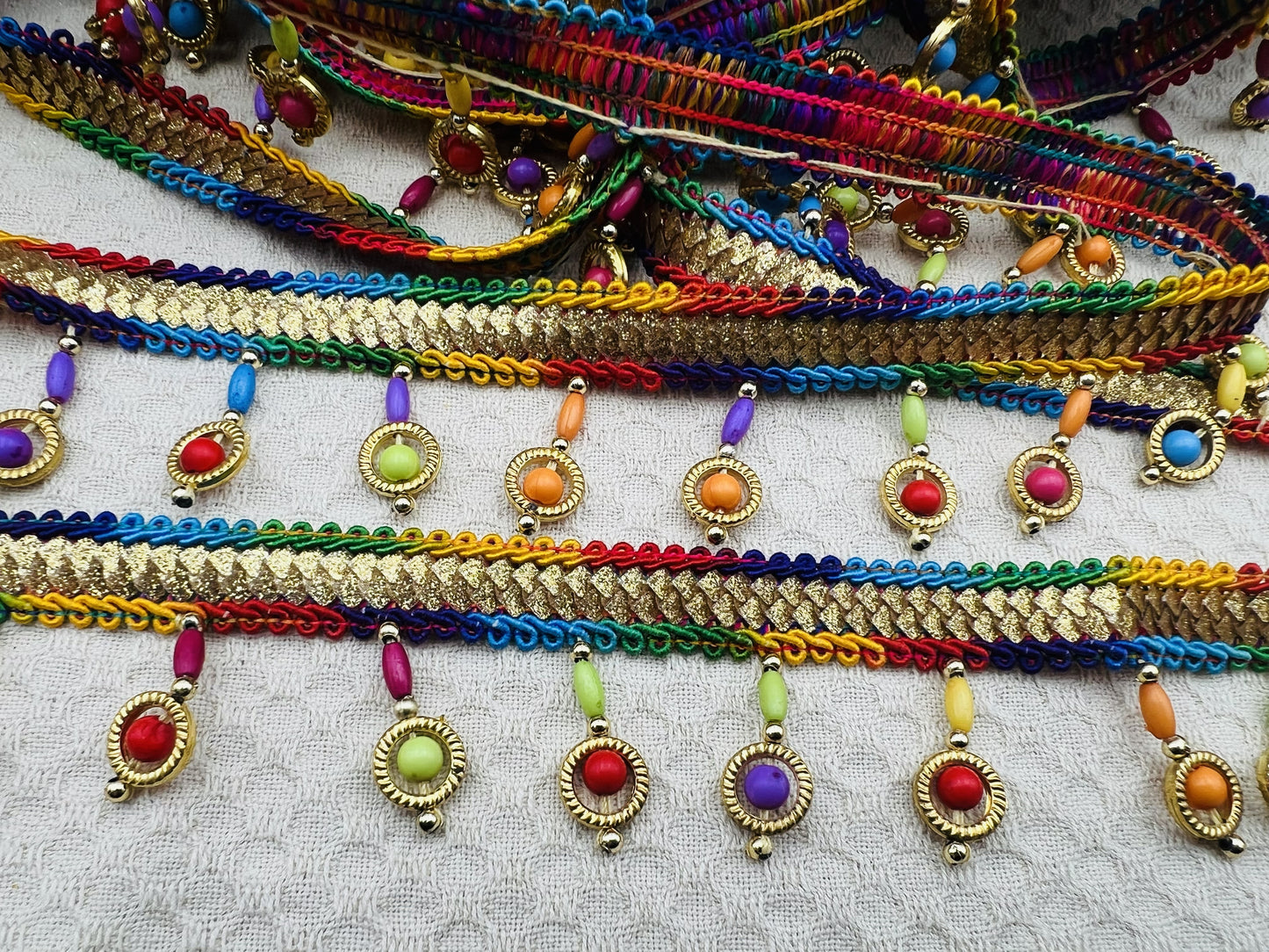 Galon TALAFSA multicolore à perles et pampilles 4 cm (2 mètres)