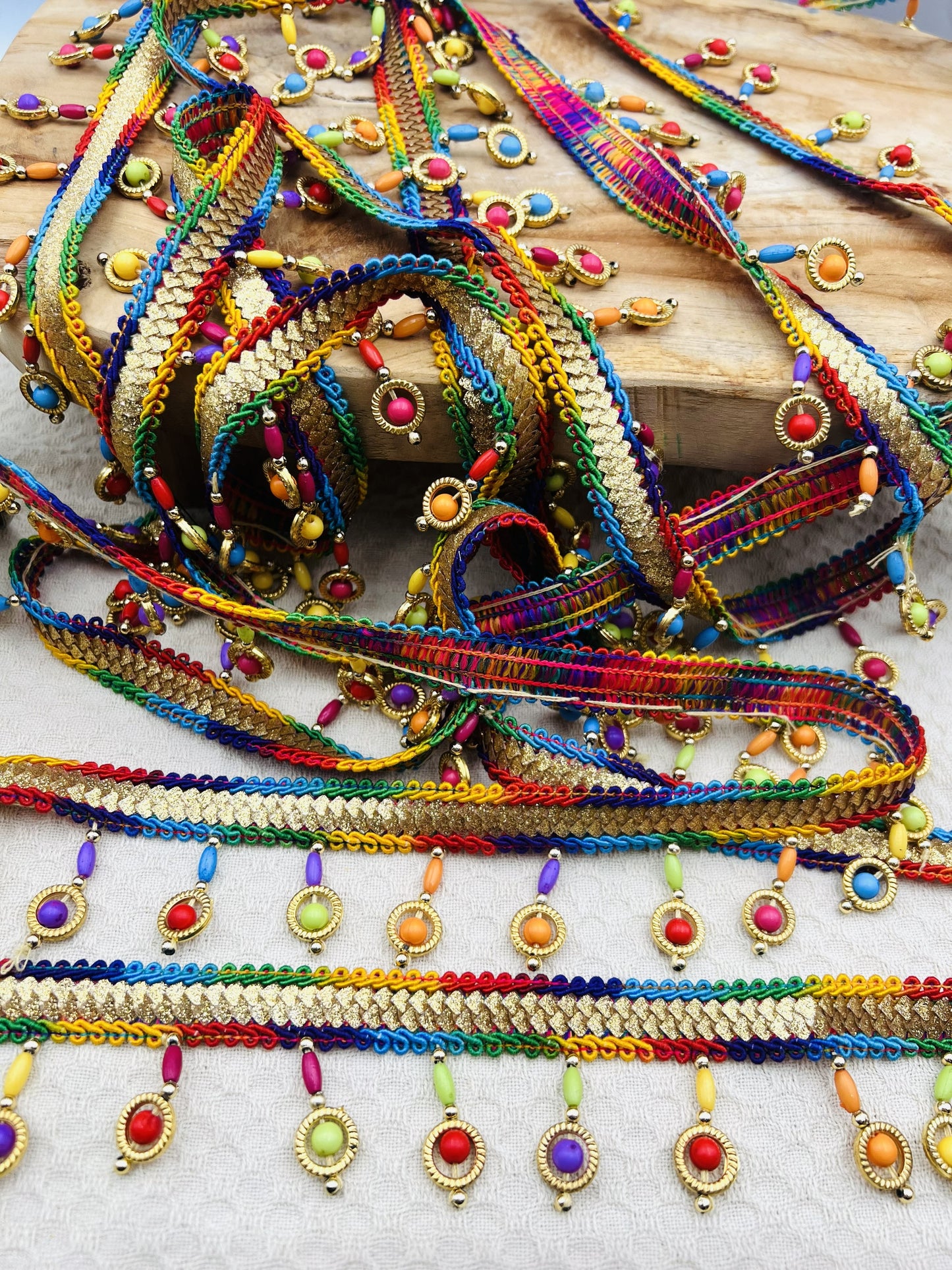 Galon TALAFSA multicolore à perles et pampilles 4 cm (2 mètres)
