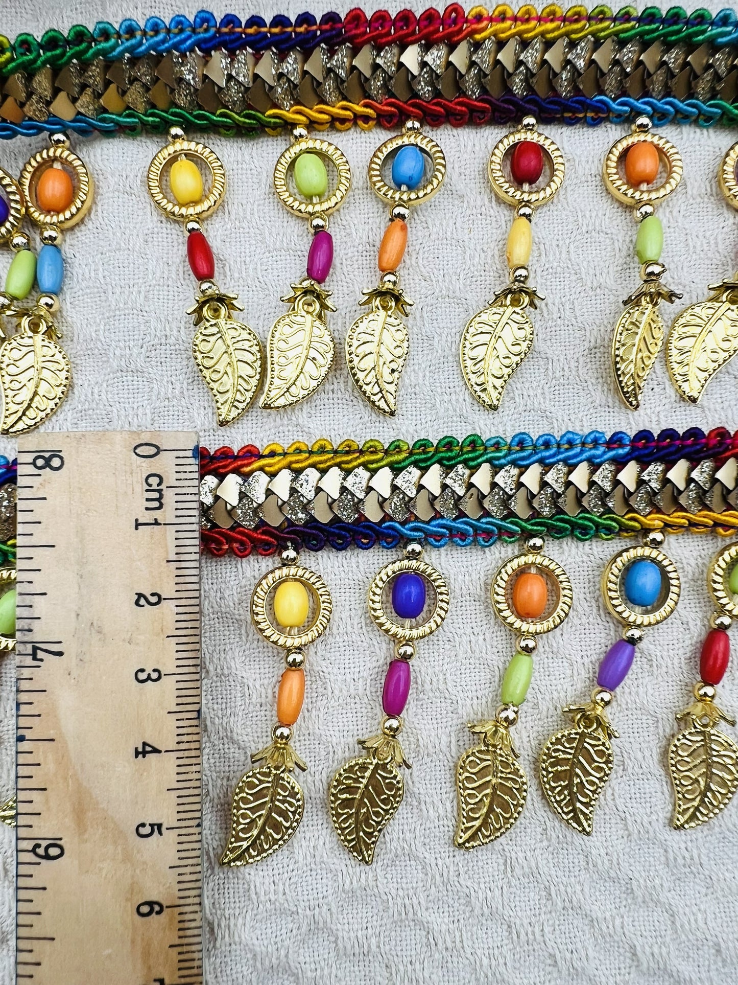 Galon RAYA à perles colorées et feuilles dorées 6 cm (2 mètres)
