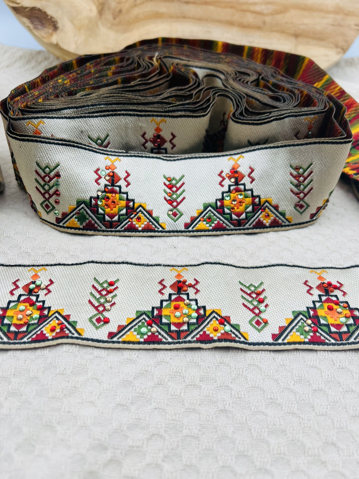 Galon LILI ethnique à strass et motifs géométriques colorés 4,5 cm (4 mètres)