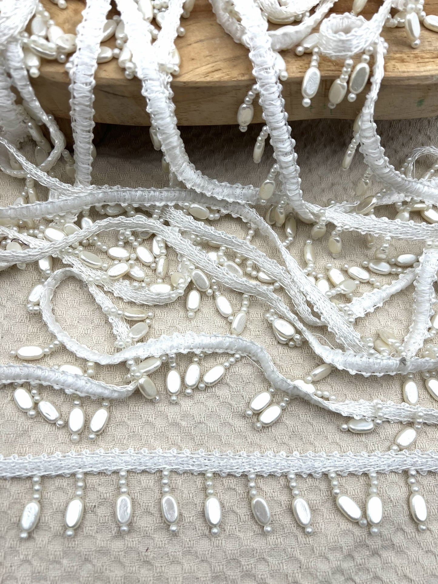 Galon blanc à perles nacrées pendantes 3,5 cm mariage couture élégante (2 mètres)